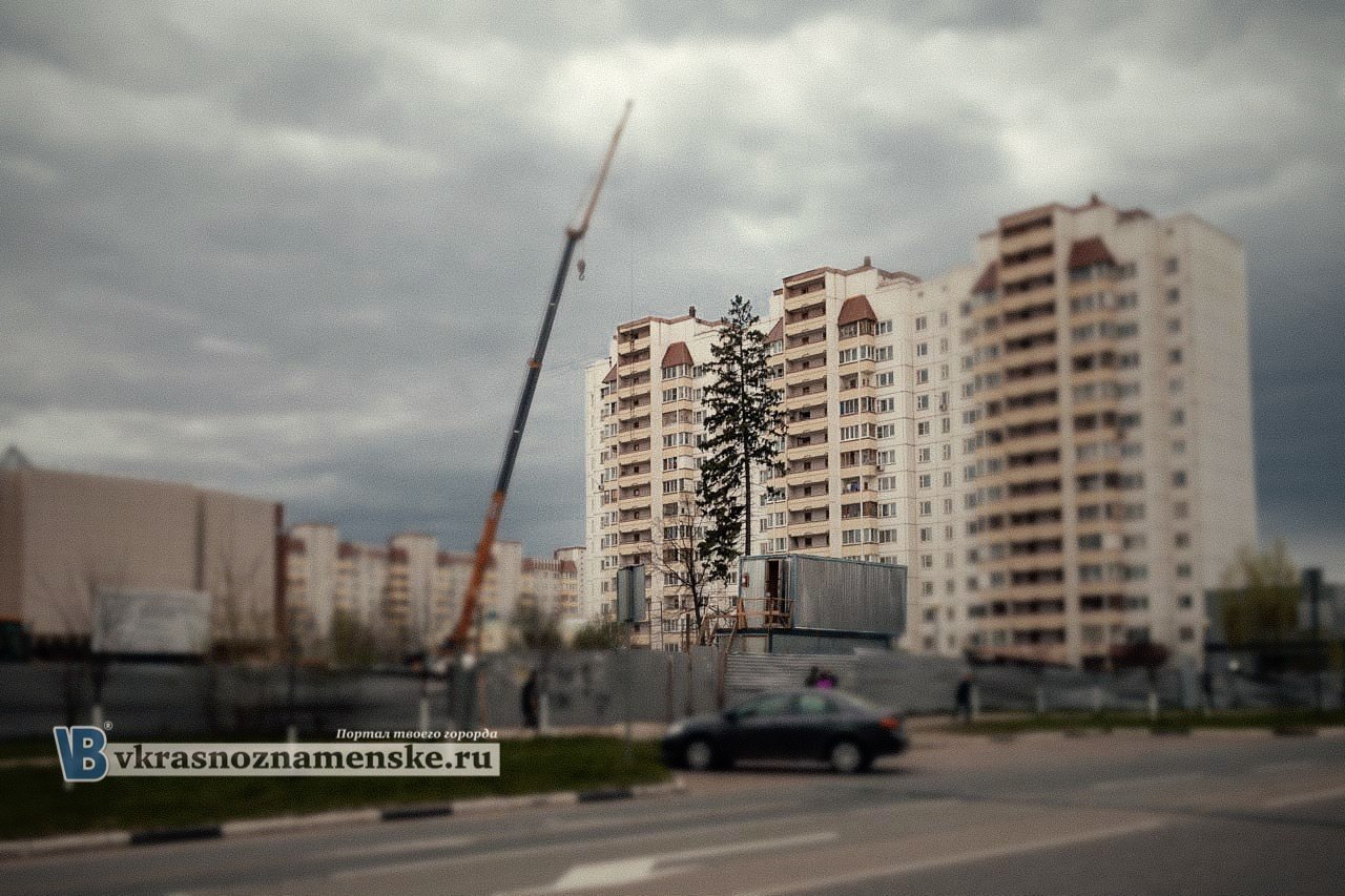 Навеяло...
На этом месте был шикарый лес, с заболоченной речкой Вяземкой, в детстве там собирали папоротник, ходили на шашлыки, жаль фотографий не сохранилось (