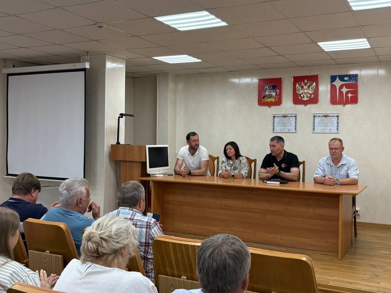 Глава Краснознаменска Игорь Головатик представил новый соста