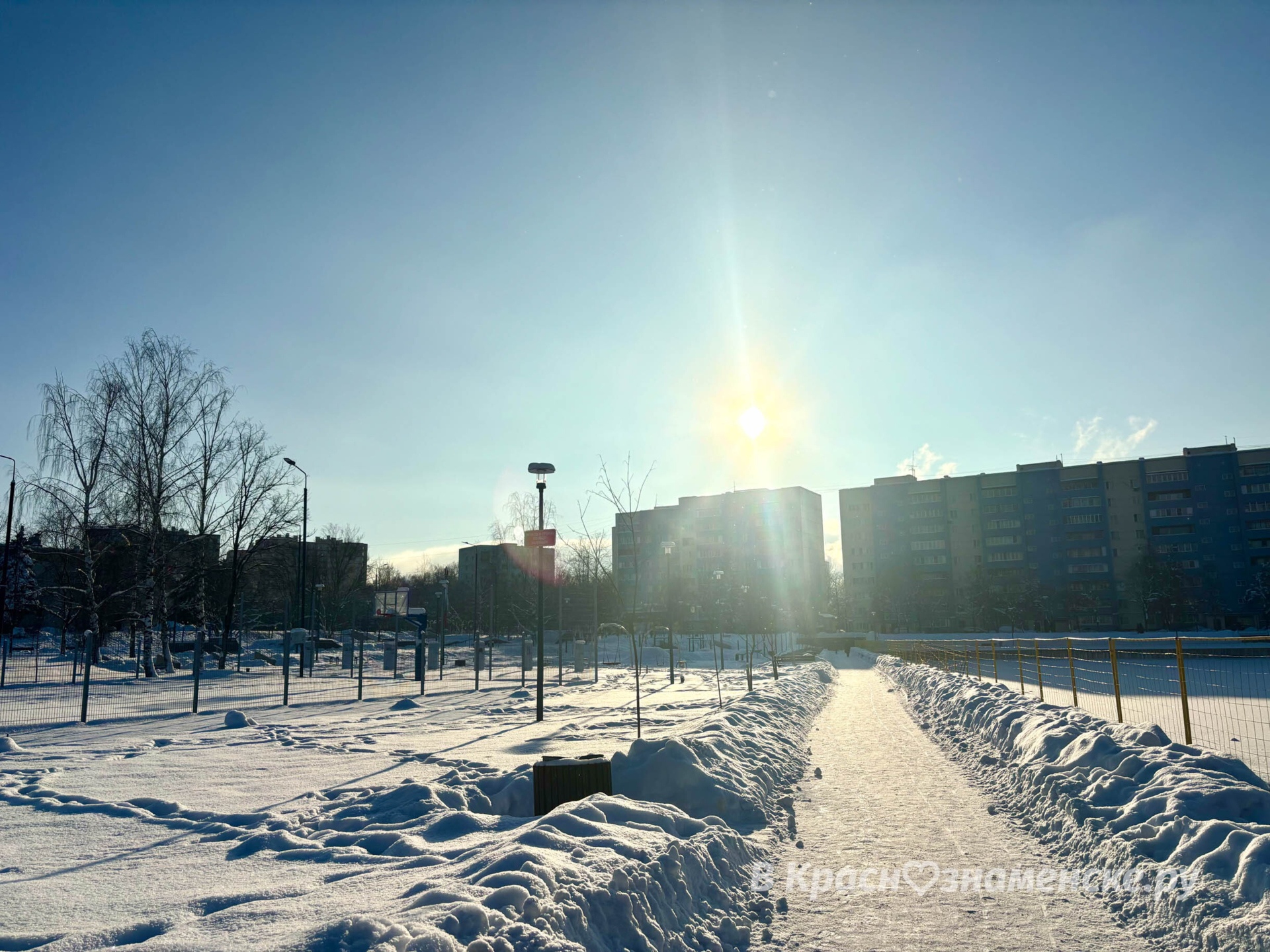 Под сиянием солнца зимняя сказка оживает  © в Краснознаменск