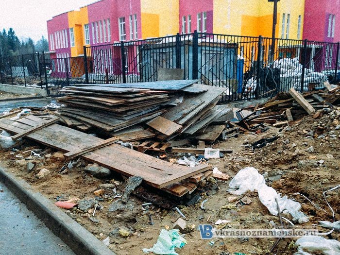 Сегодня мкр. Связистов навестила Заместитель Начальника ТО №28 ГАТН Московской области Е.И. Сергеева. 
Совместно с ней провели инспектирование территории.

Так уж повелось, что доверия к управляющей компании Славянка нет, приходится каждый день о
