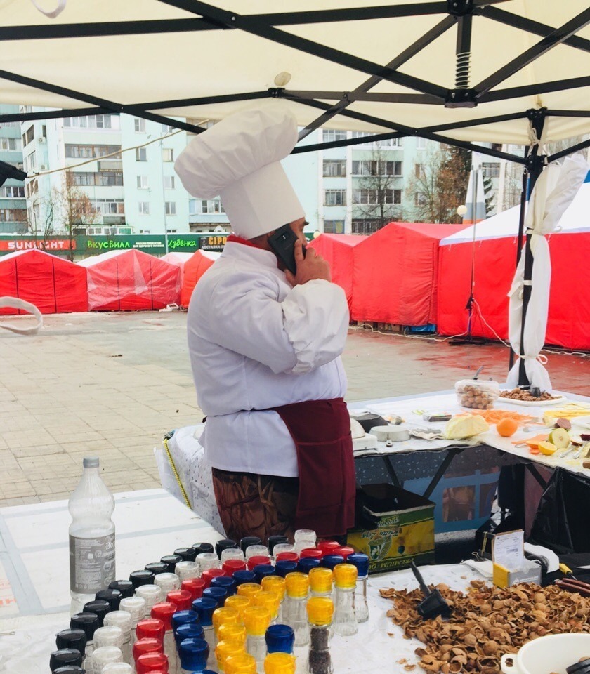 Какой замечательный колпак у нас на ярмарке!????
