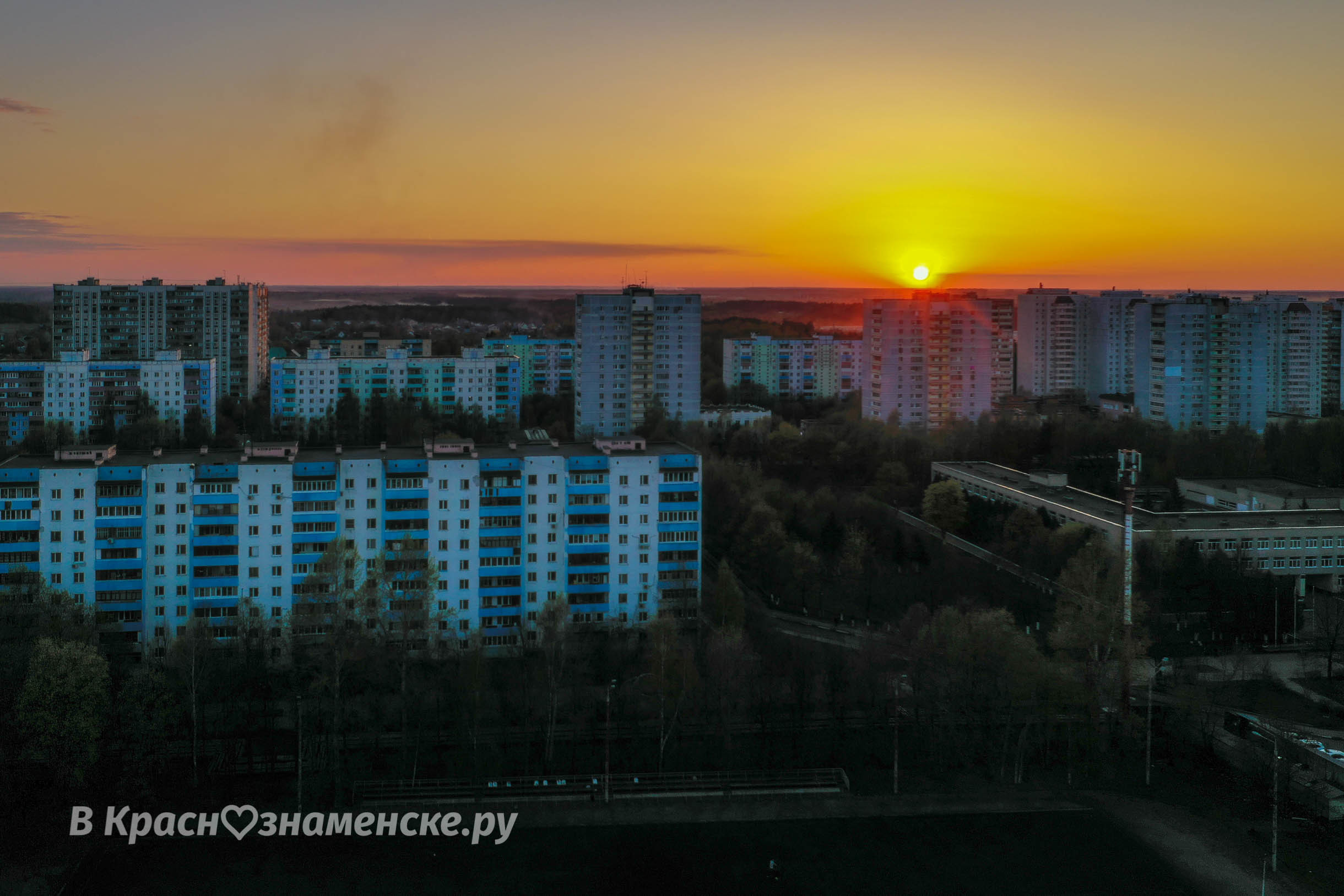 В город приходит вечер