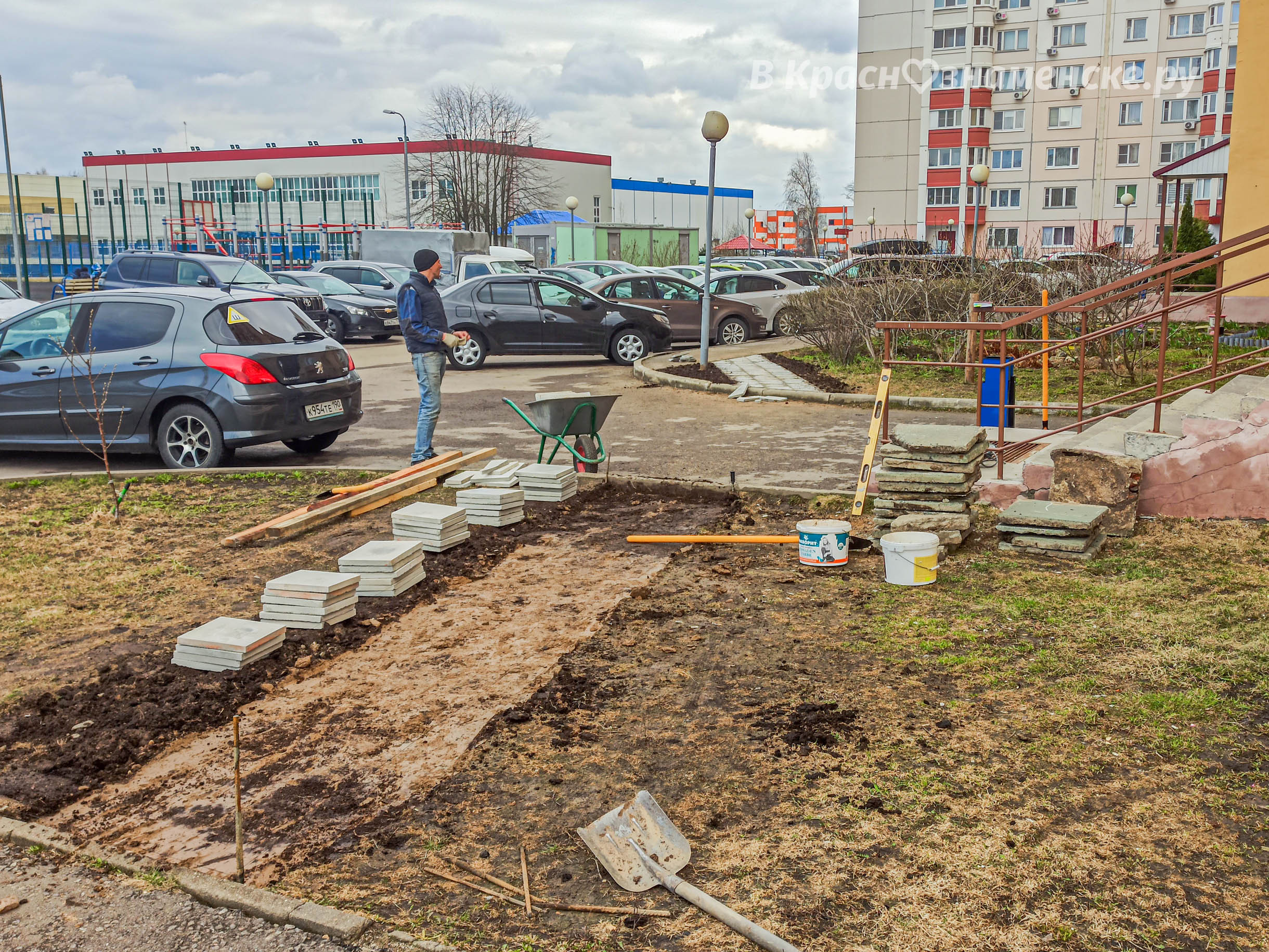 На Связистах тропинки постепенно приобретают цивильный вид. — Краснознаменск