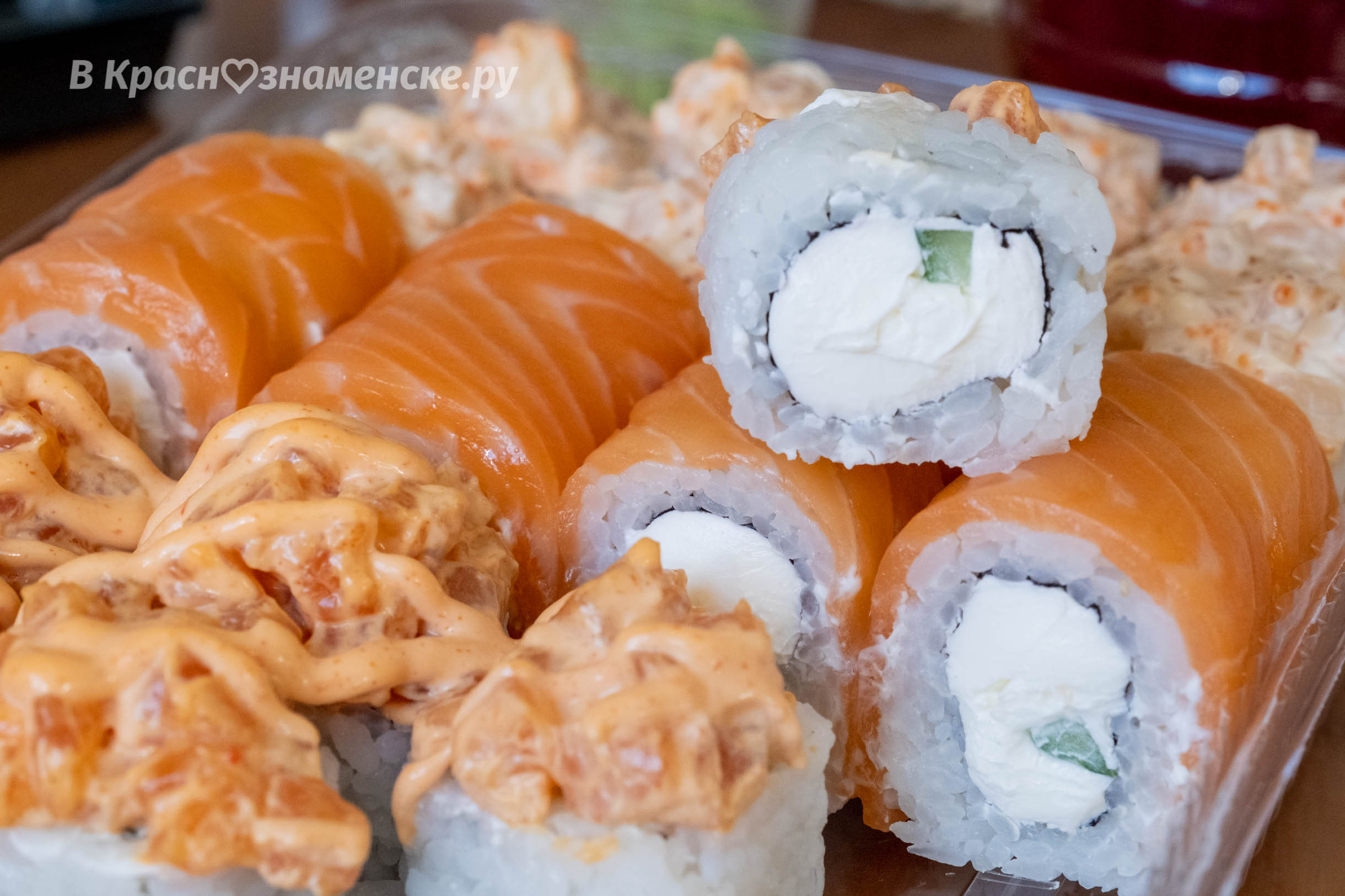 Тест драйв суши, поке и пиццы от "SUSHI AKAI MACHI" Смотреть
