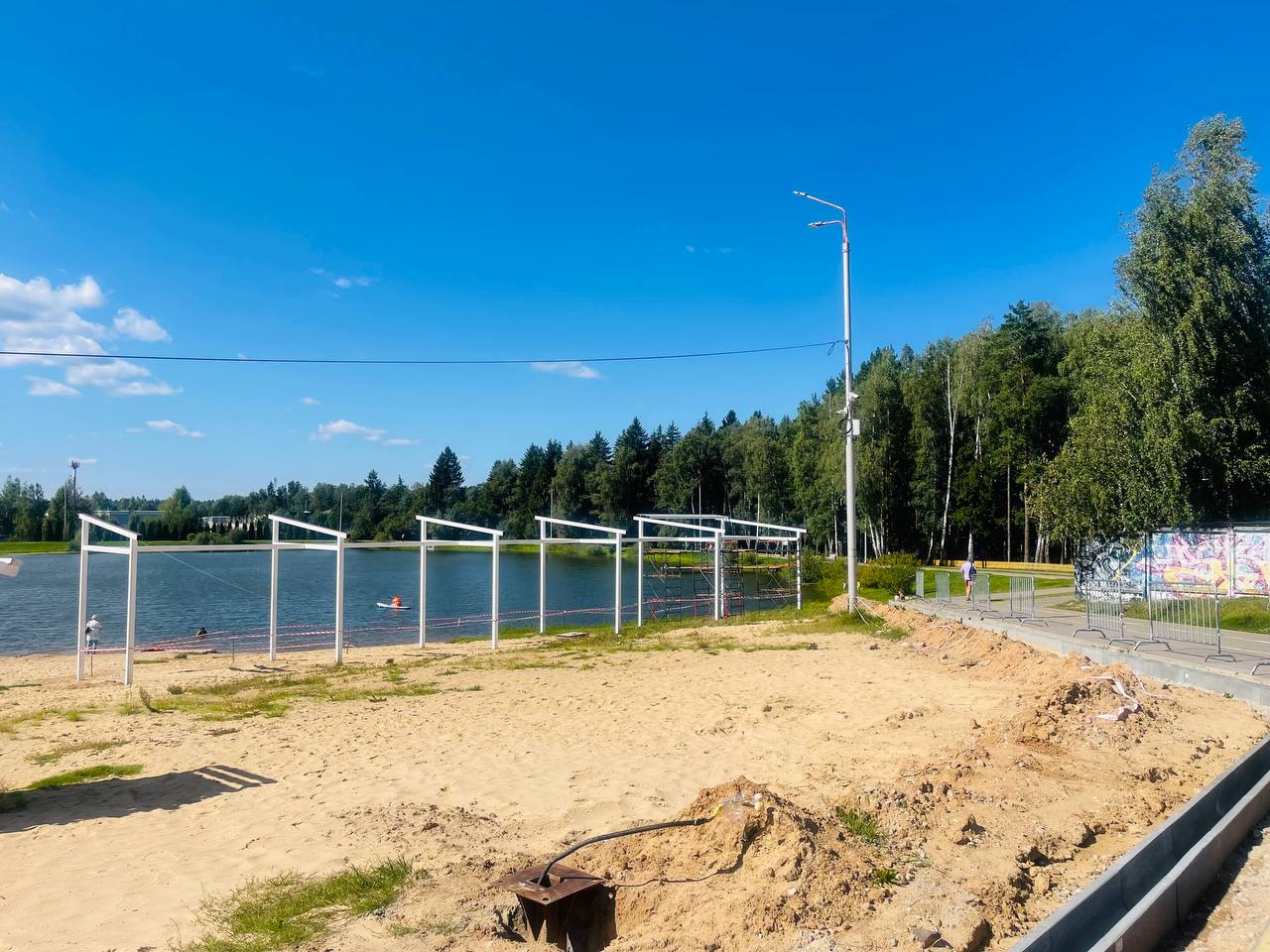 Благоустройство на озере продолжается! ✨ Работы идут полным — Краснознаменск