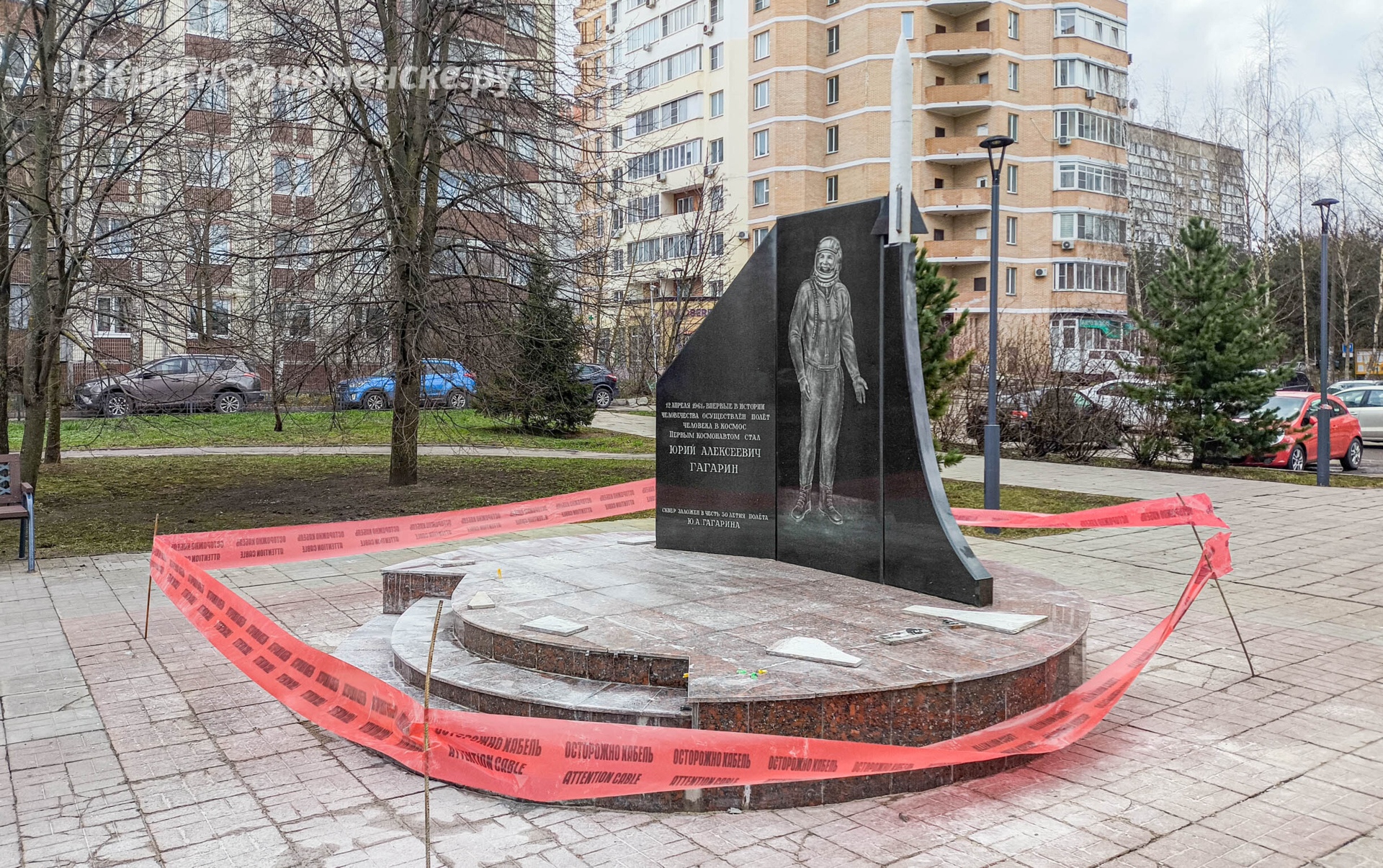 В преддверии 12 апреля, памятник Гагарину также уже приводят