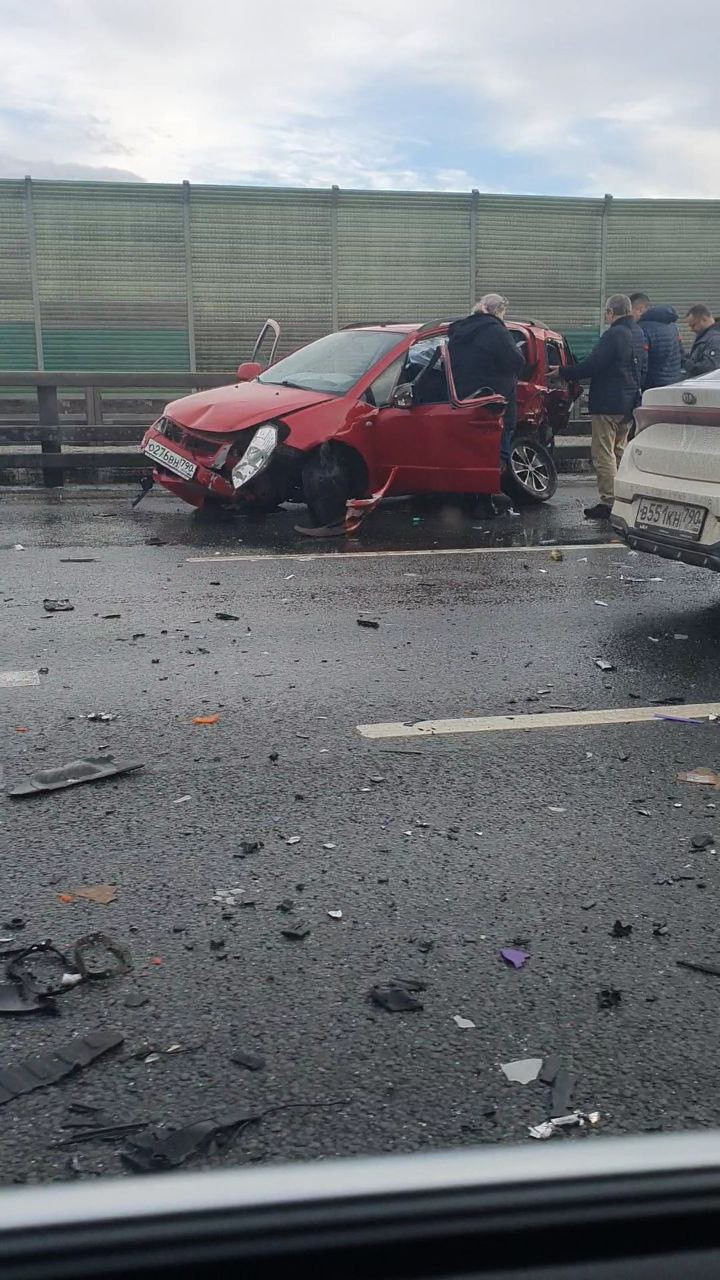 Авария возле Спортинг клуба Москва в сторону области Там про