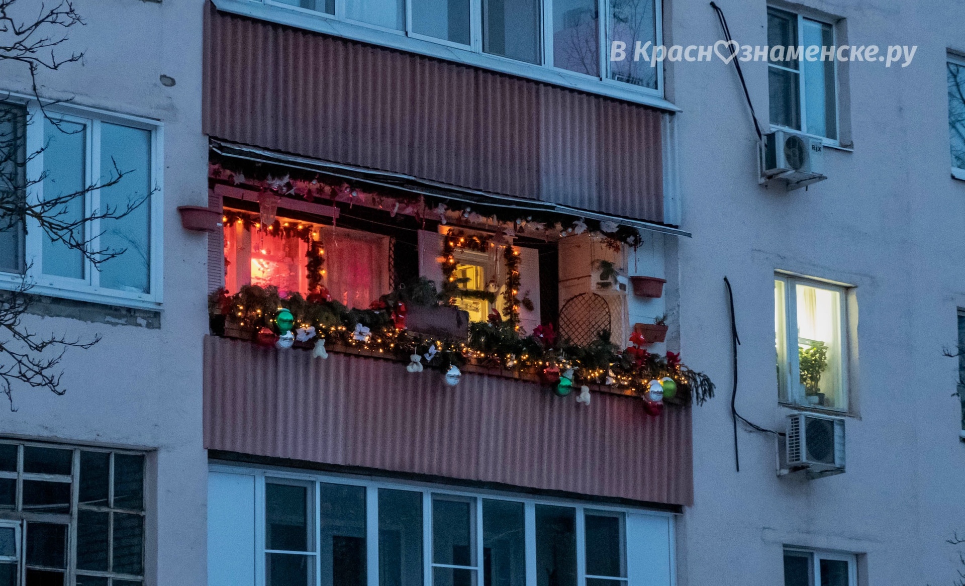 Новогодняя атмосфера на улицах города — Краснознаменск