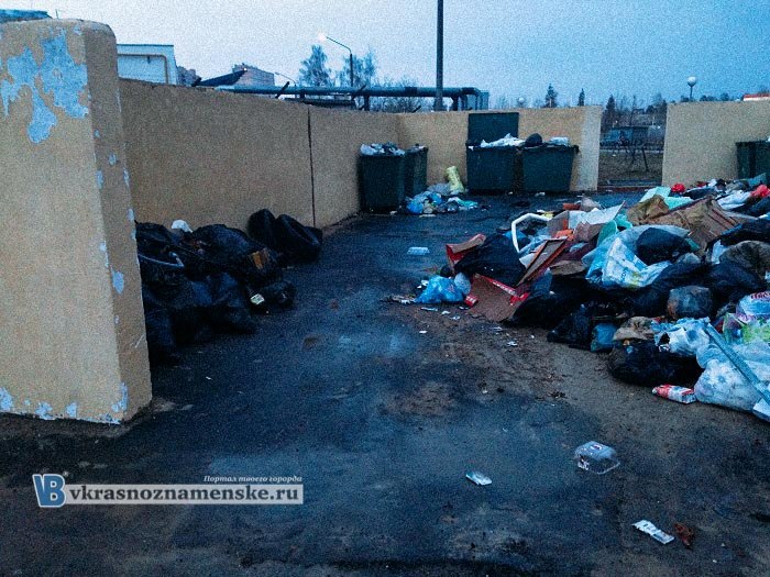 Сегодня мкр. Связистов навестила Заместитель Начальника ТО №28 ГАТН Московской области Е.И. Сергеева. 
Совместно с ней провели инспектирование территории.

Так уж повелось, что доверия к управляющей компании Славянка нет, приходится каждый день о