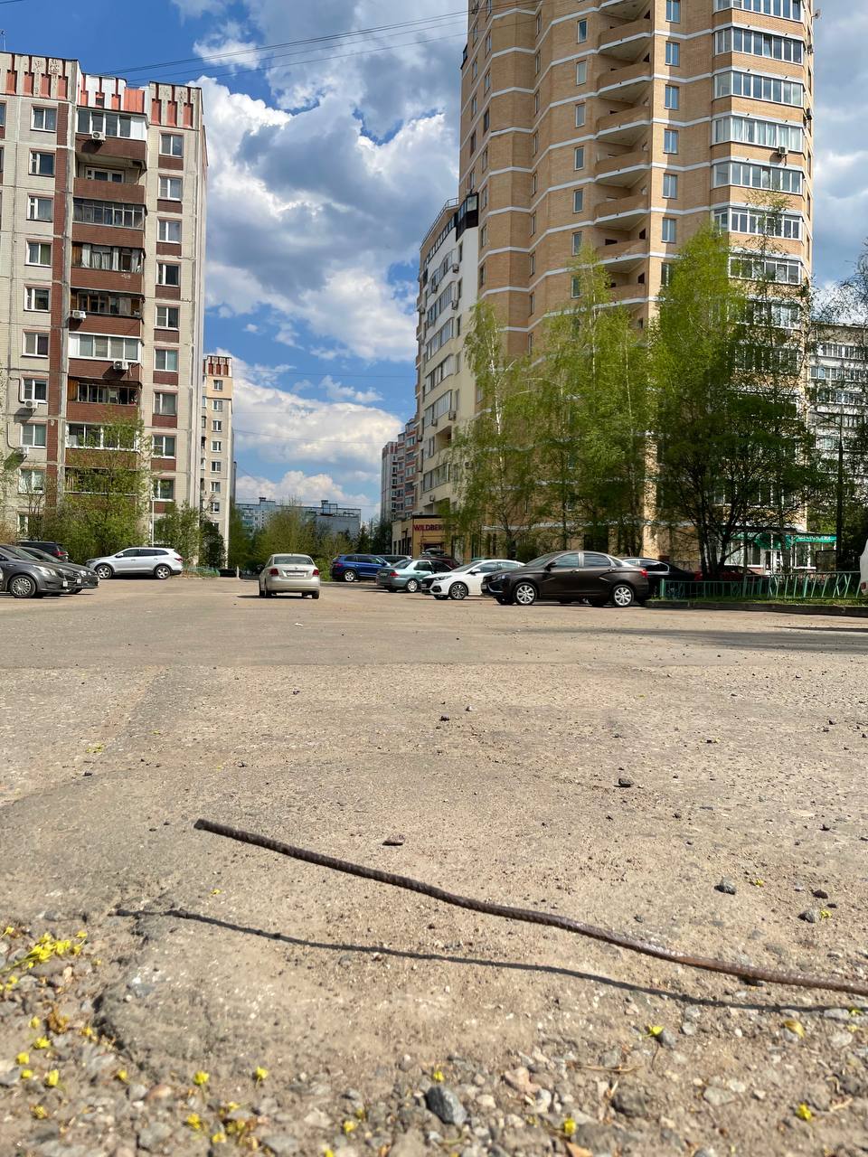 Когда уже срежут эту арматуру у сквера Гагарина? Торчит неск