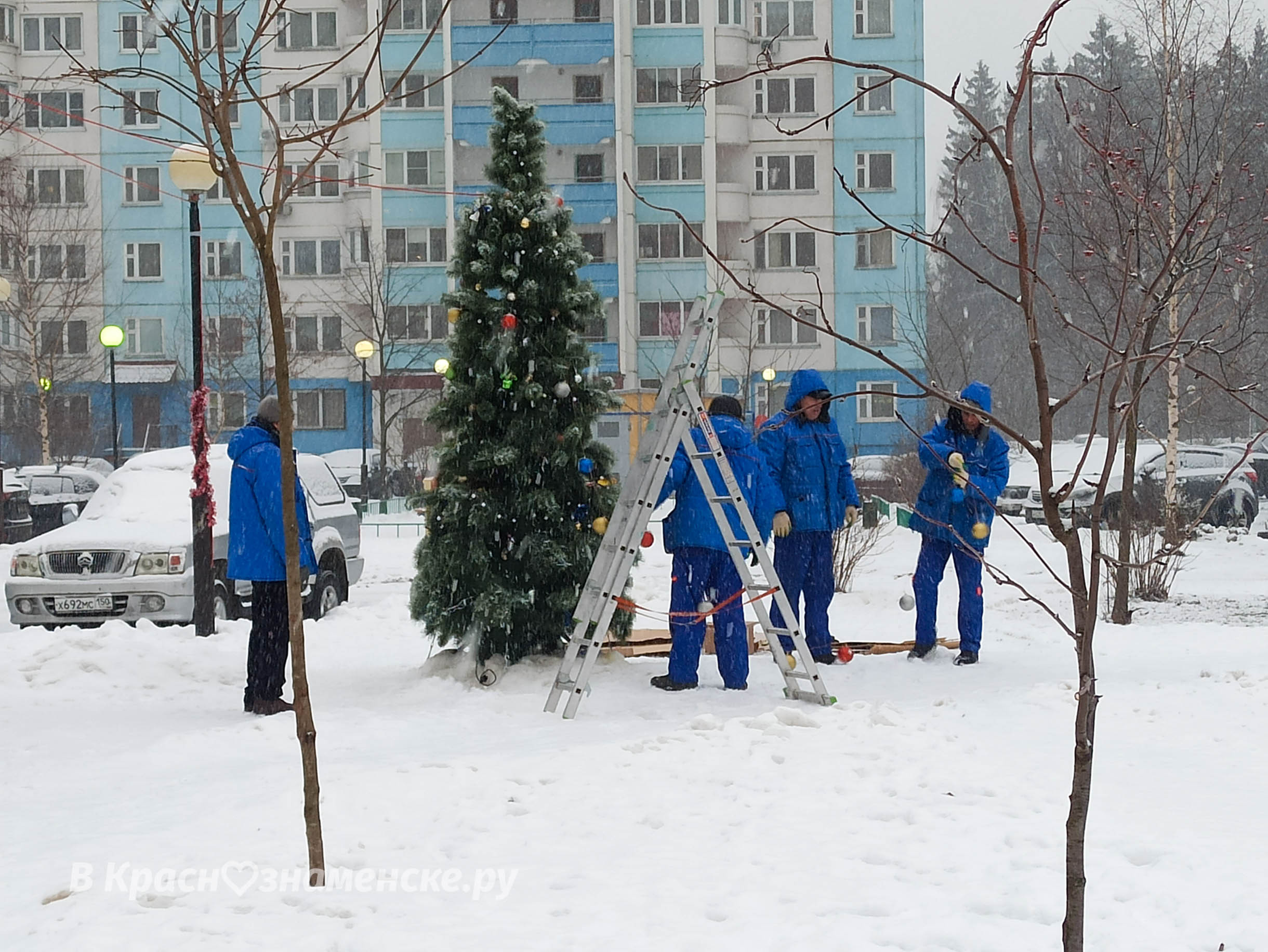 Вот и покидают наши дворы последние отголоски праздников