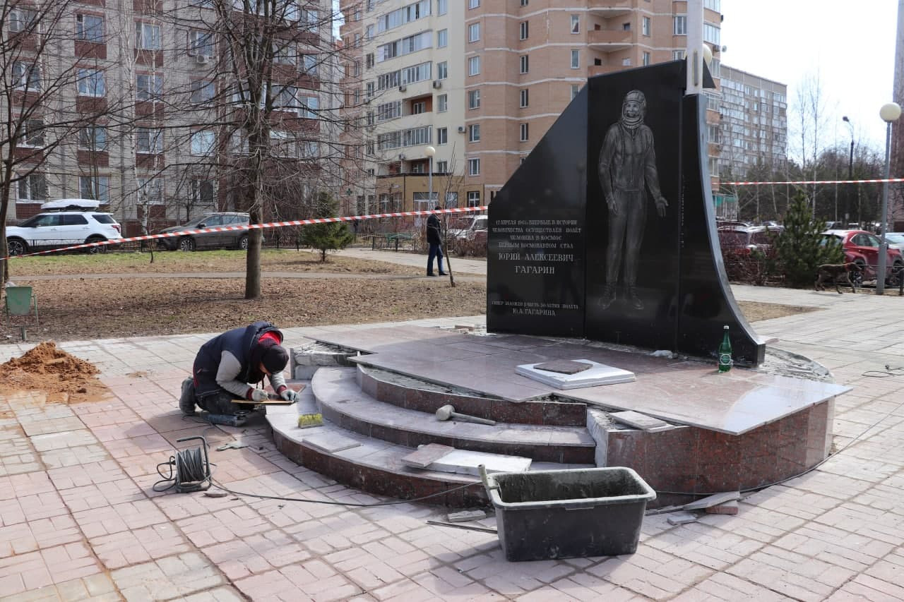 Виктория Коваленко проверила выполняемые на территории сквер