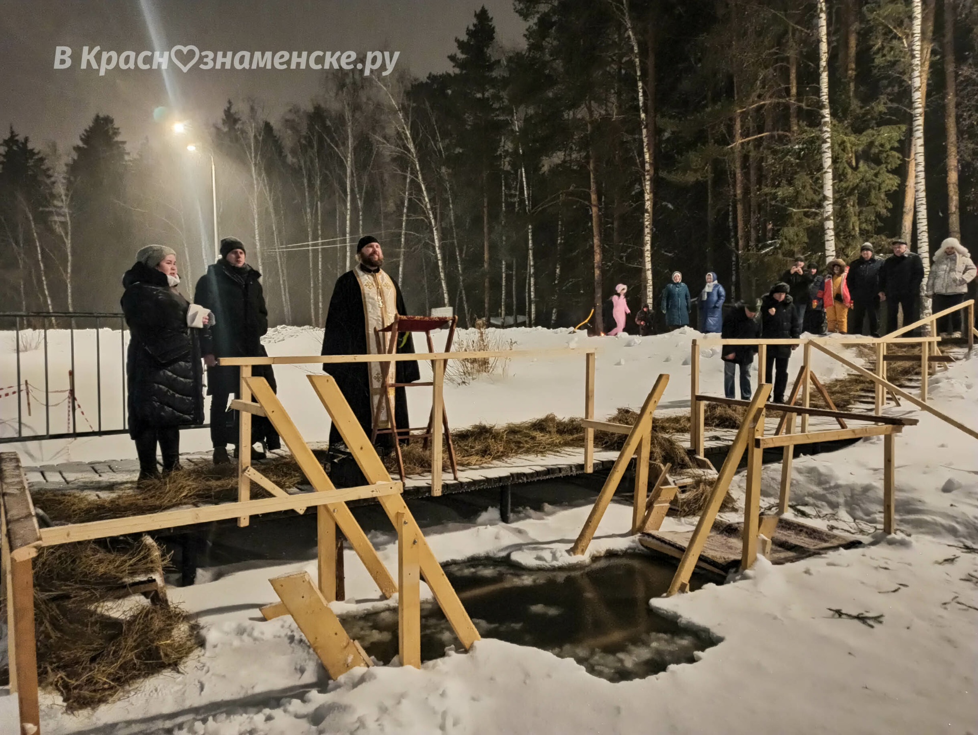 В городском парке на озере начался Чин освящения воды — Краснознаменск