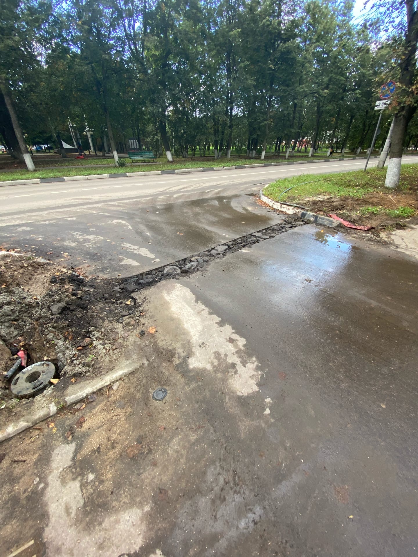 На проспекте Мира во дворах не так давно была укладка нового