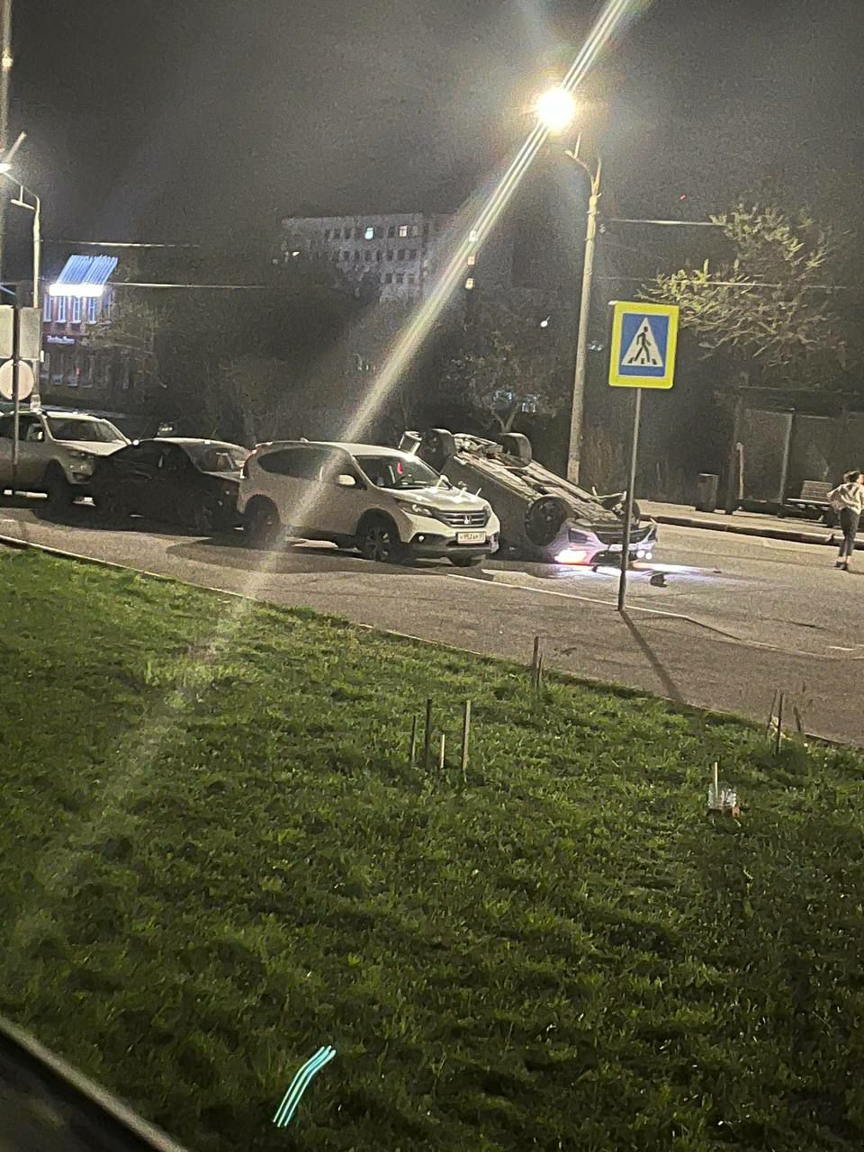 Ночное ДТП на Строителей 12/2, перевернулся автомобиль ???? — Краснознаменск