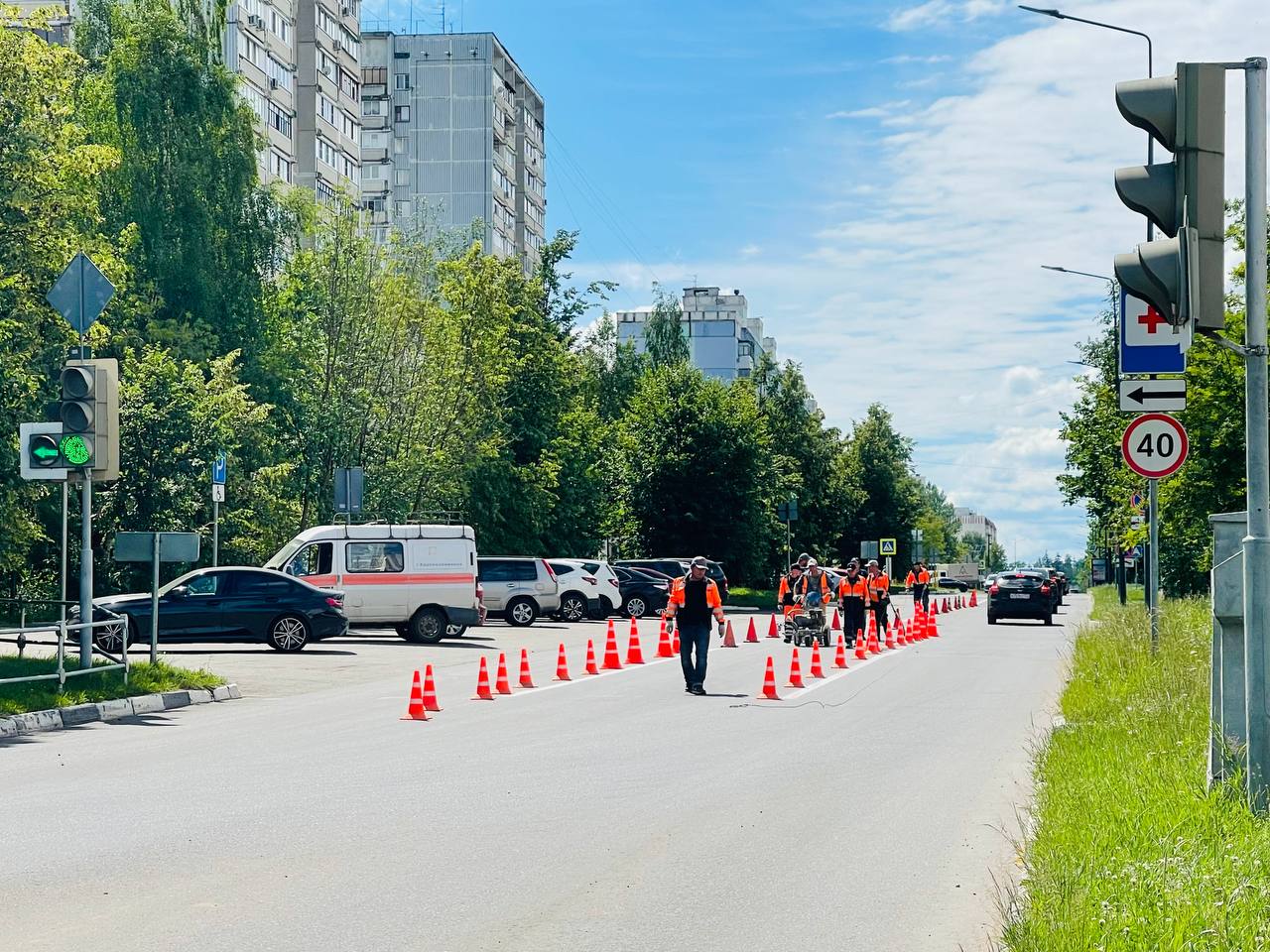 Продолжаются работы по обновлению дорожной разметки. — Краснознаменск