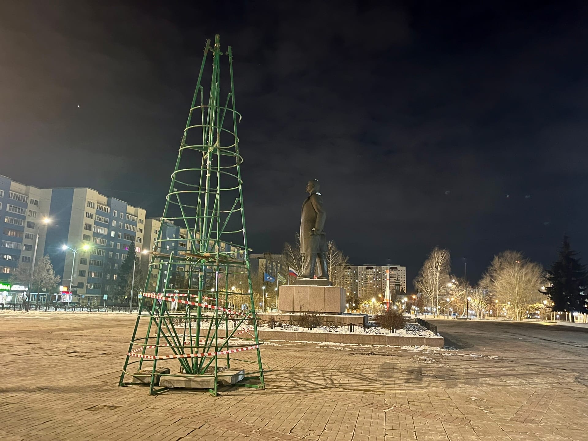 Ёлочка на площади Семьи — всё ????  © в Краснознаменске.ру Мы в