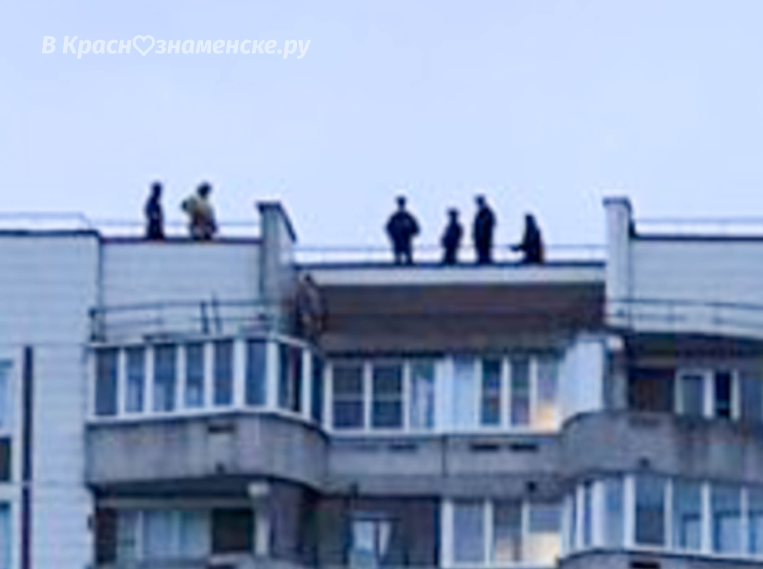 На Гагарина 3 вчера вечером человек чуть не спрыгнул. Он кри