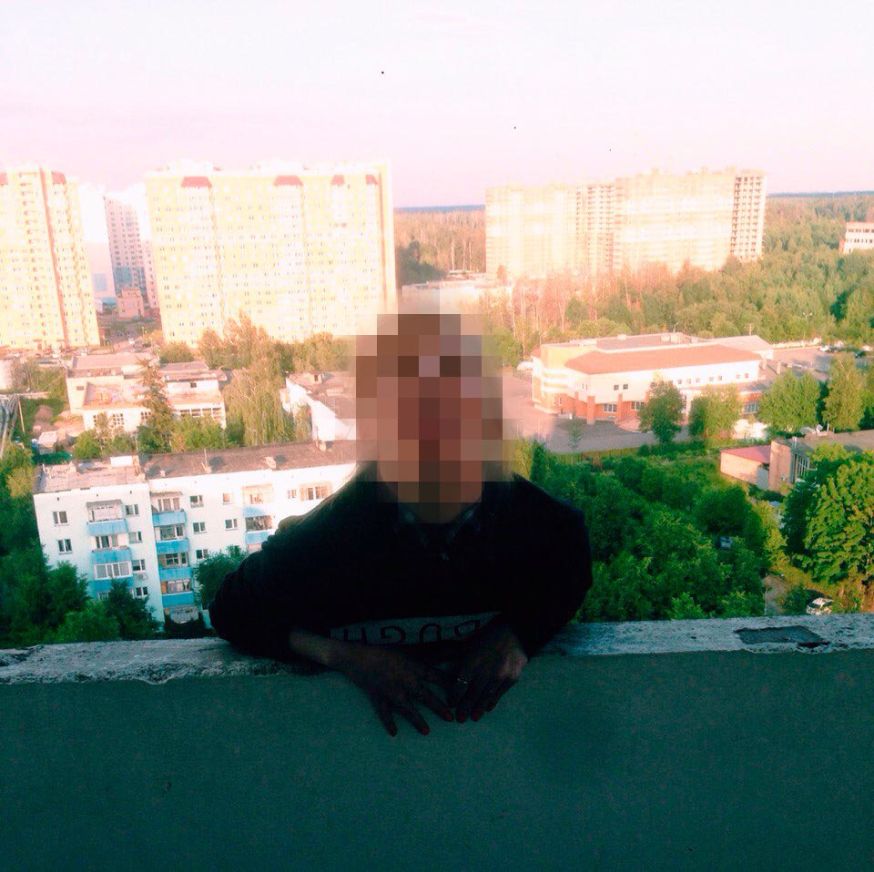 Автор фотографии - идиот.