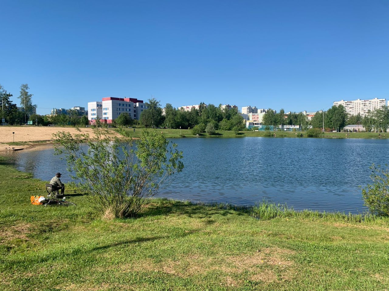 Дружеское напоминание! Не кормите уток и рыбу хлебом!
Хлеб убивает уток: провоцирует болезни (переносчики личинок церкарий создают «зуд купальщика»). 

Рыбакам запрещена подкормка хлебом и комбикормом. 
Работники парка убирают остатки, но ваша сознательность — главное.
Соблюдайте правила!

(С) Парки Краснознаменска
t.me/park_kz