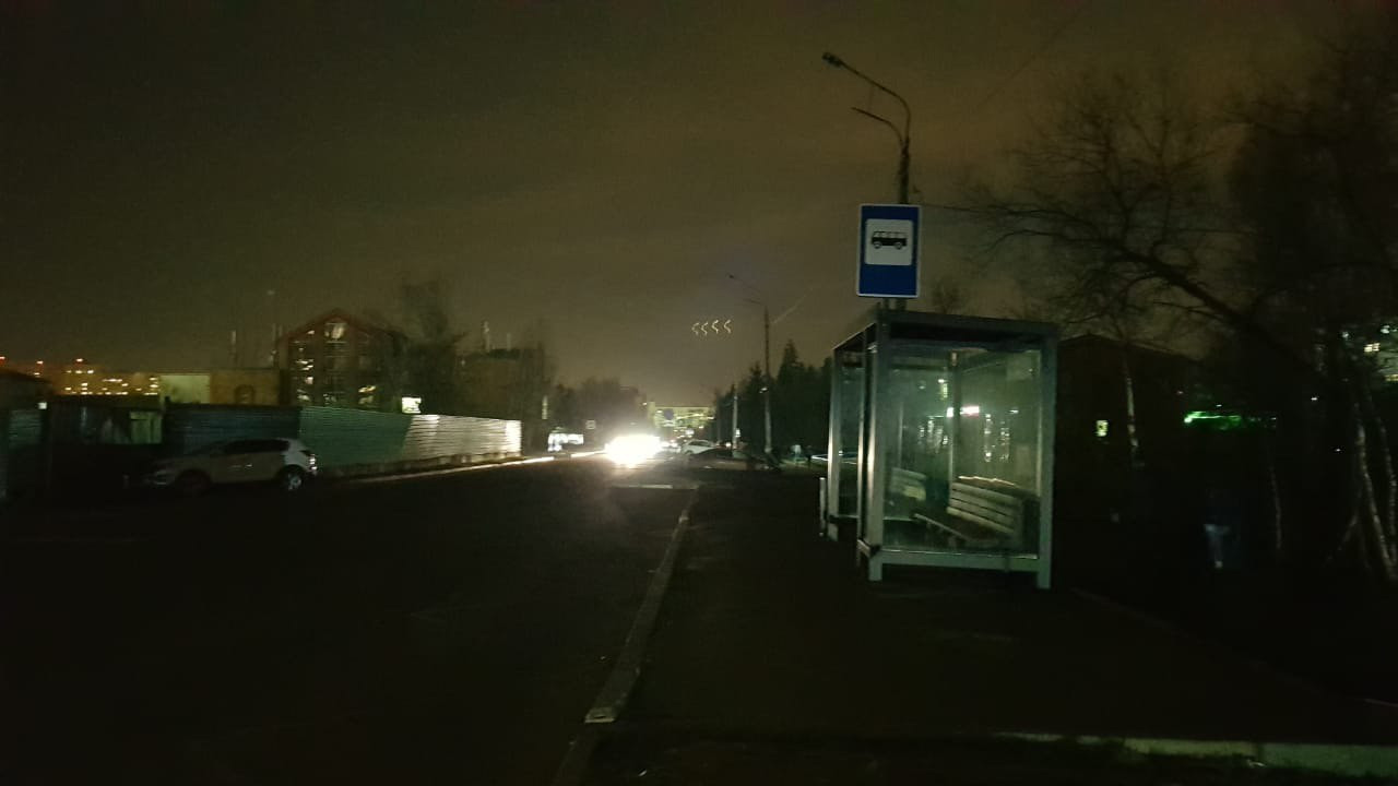 На ул Строителей уже комендантский час ввели? Ни один фонарь