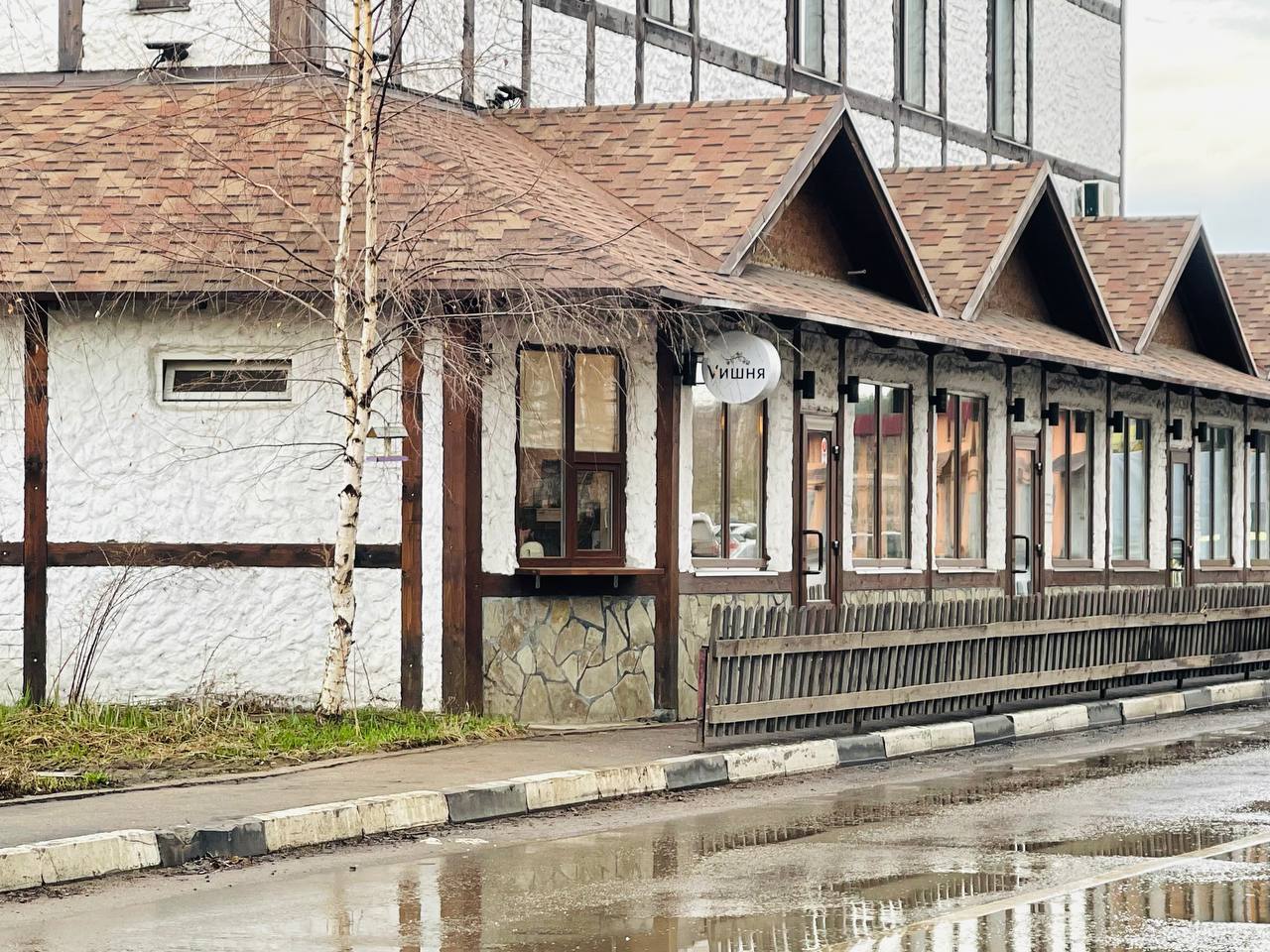 Вместо цветочного магазина и кофейни «Апрель», открылась уют