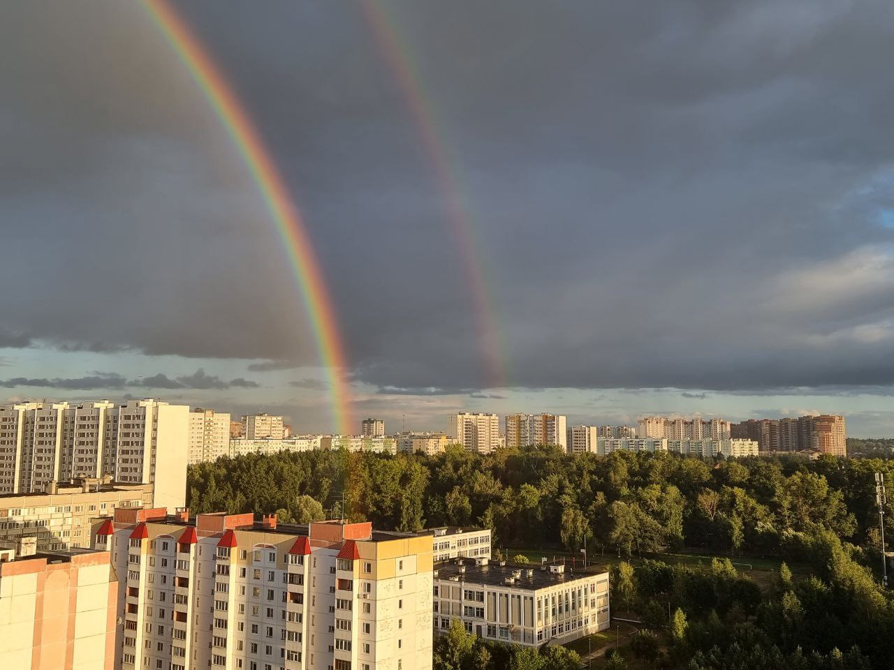 Спасибо строителям КГБхи за включение двойной радуги в тесто