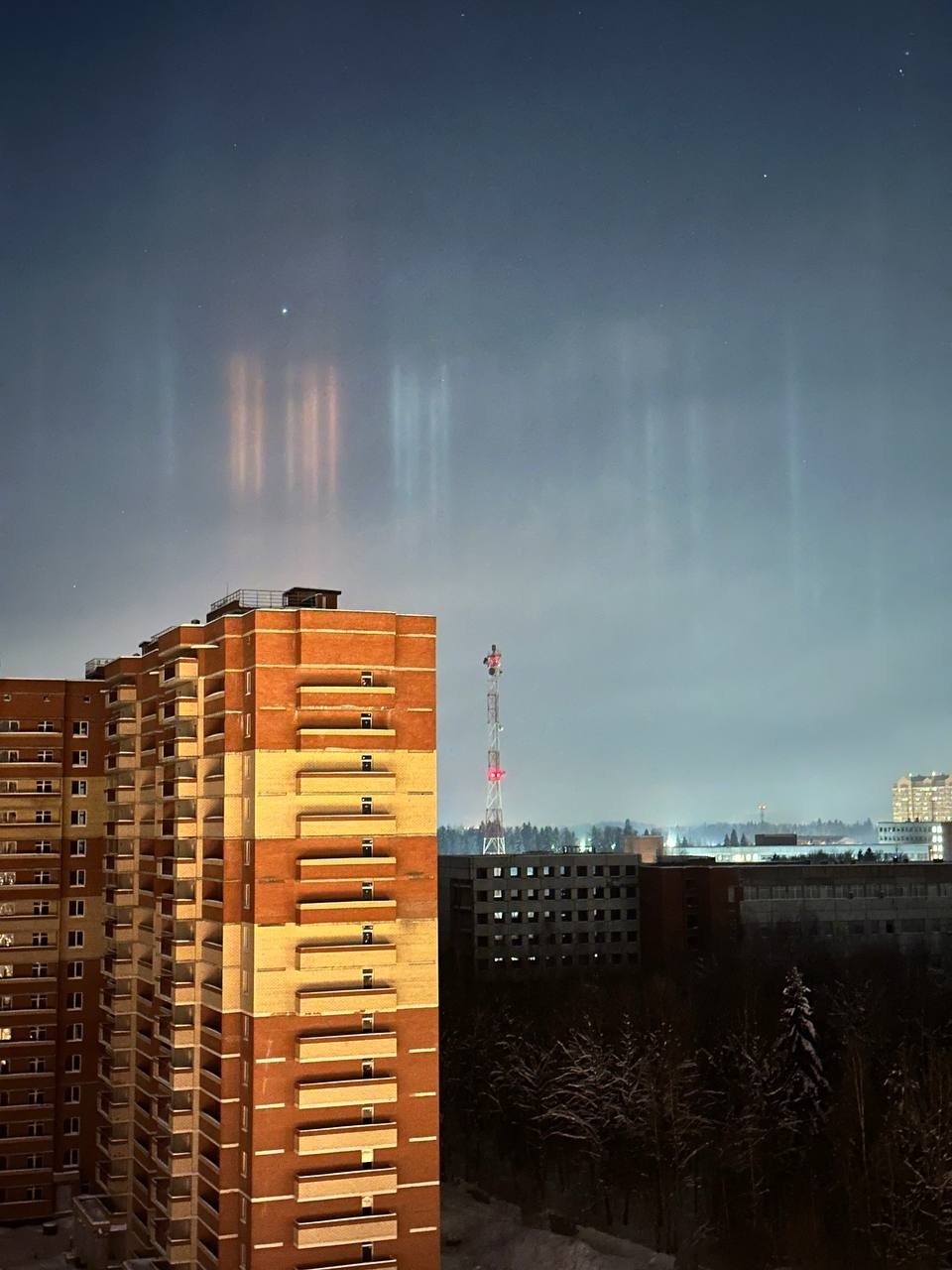 Еще немного фото северного сияния на улице Связистов