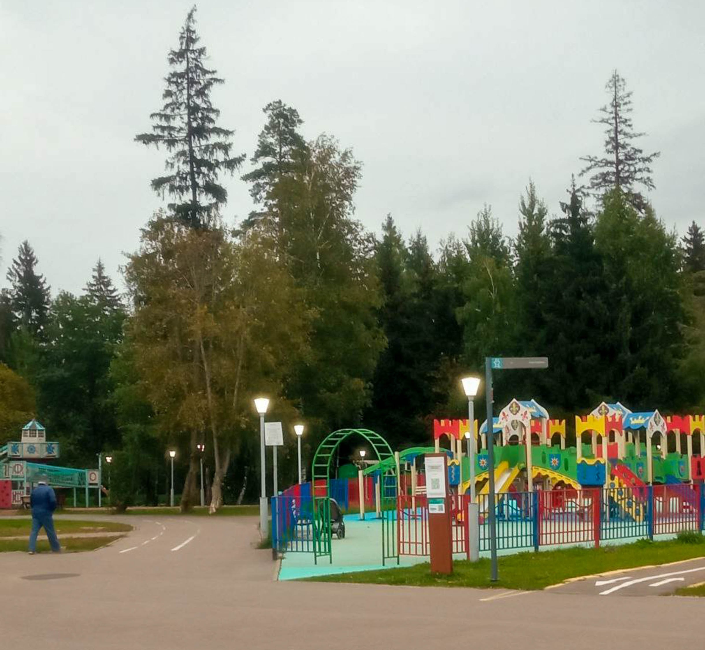 Вечером по городу темно, но зато на озере в 16.00 уже все го