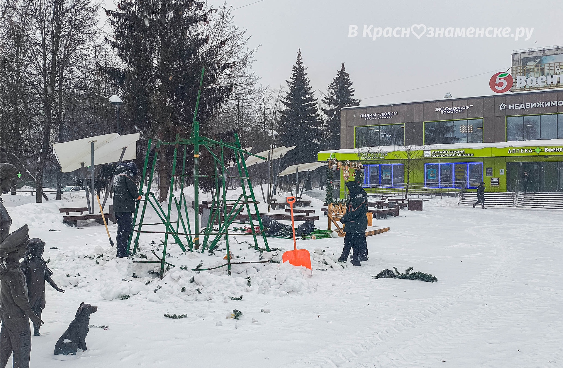 Ёлочка на площади Семьи — всё ????  © в Краснознаменске.ру Мы в