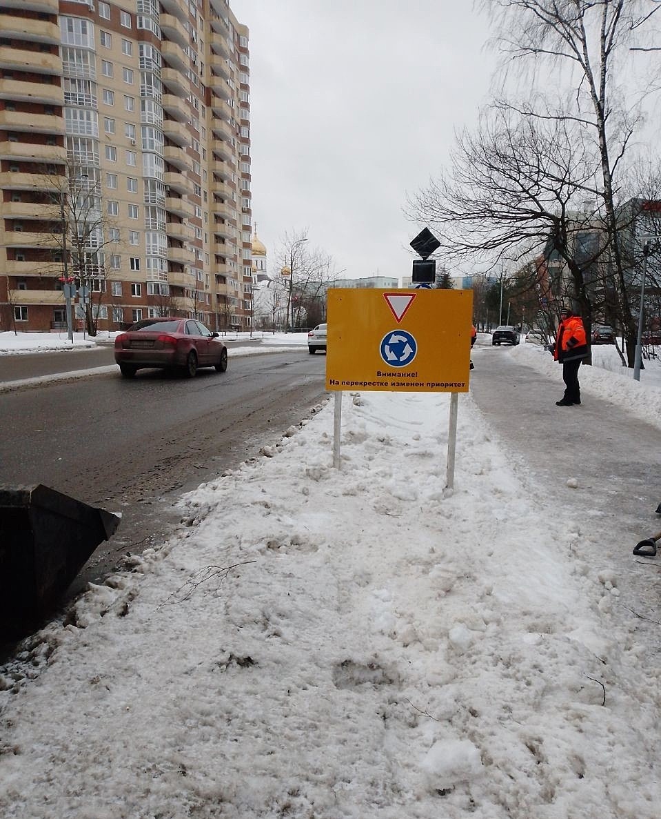 Внимание автомобилистам!  На перекрестке между ул. Автомобил