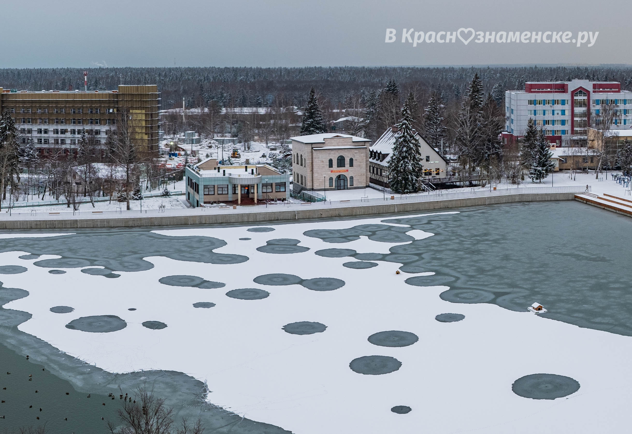 Интересно, откуда такие узоры на озере? — Краснознаменск