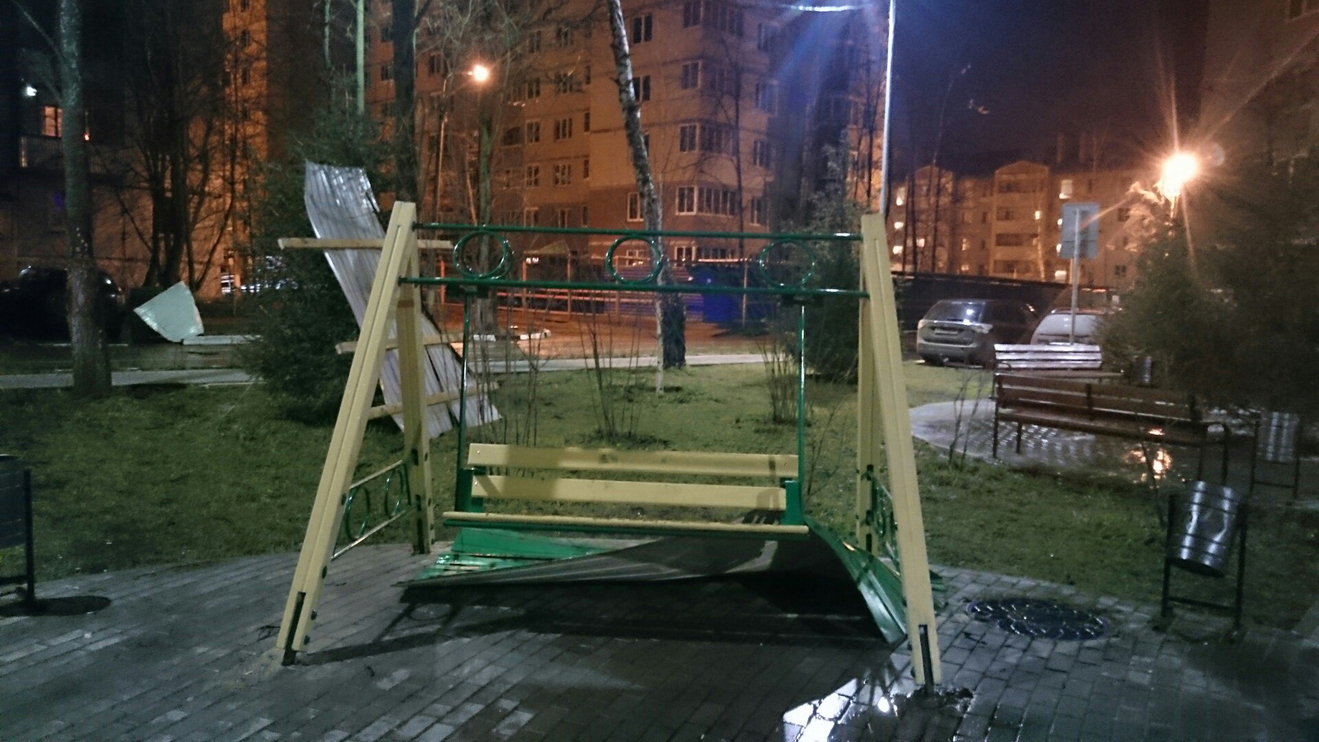 Небольшой ветерок был ночью)  Надеюсь ни у кого машины не по