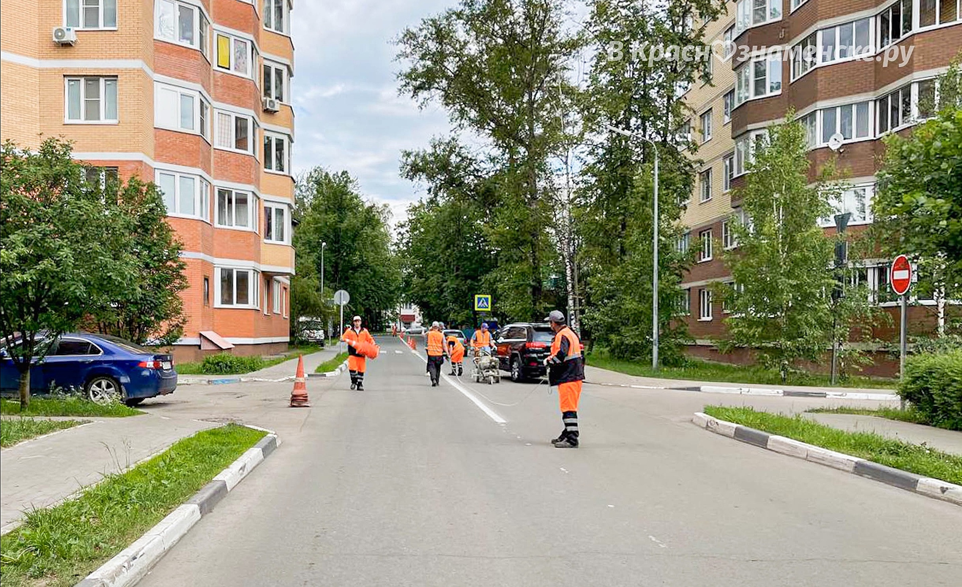 На основных дорогах города продолжаются работы по обновлению
