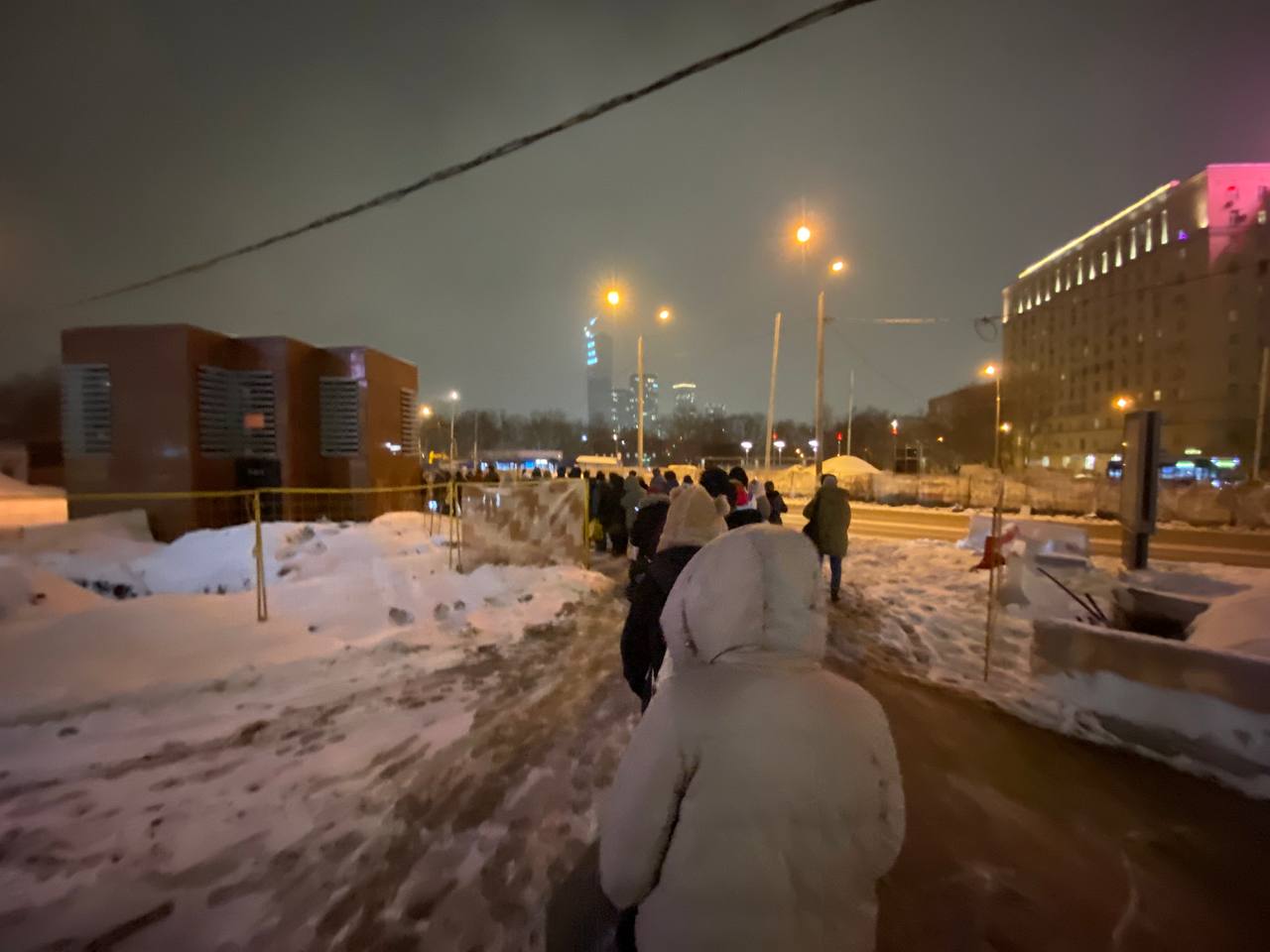 Тем временем на Парке Победы  Группа Попутчик становится все