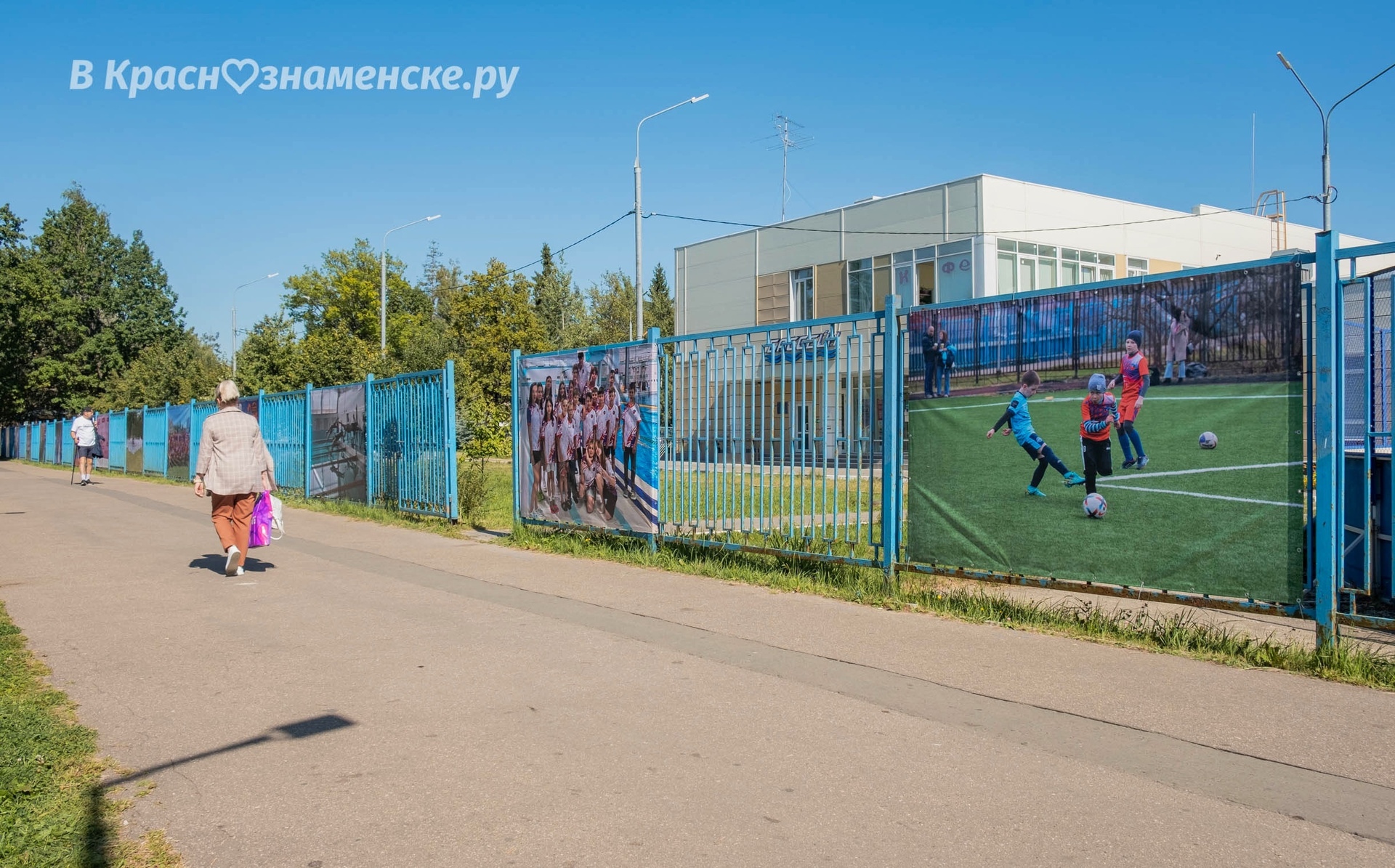 Вот такая фотогалерея появилась на аллее между ДЮСШ и стадио