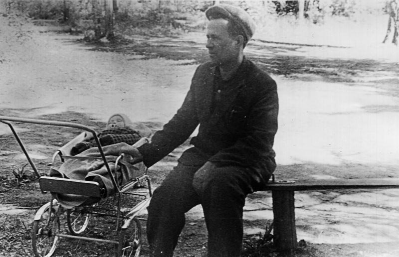 Исторические фотографии Краснознаменска ч.7 
Парк в 1м микрорайоне
Городское озеро
Кафе "Петушок"
Центральное КПП