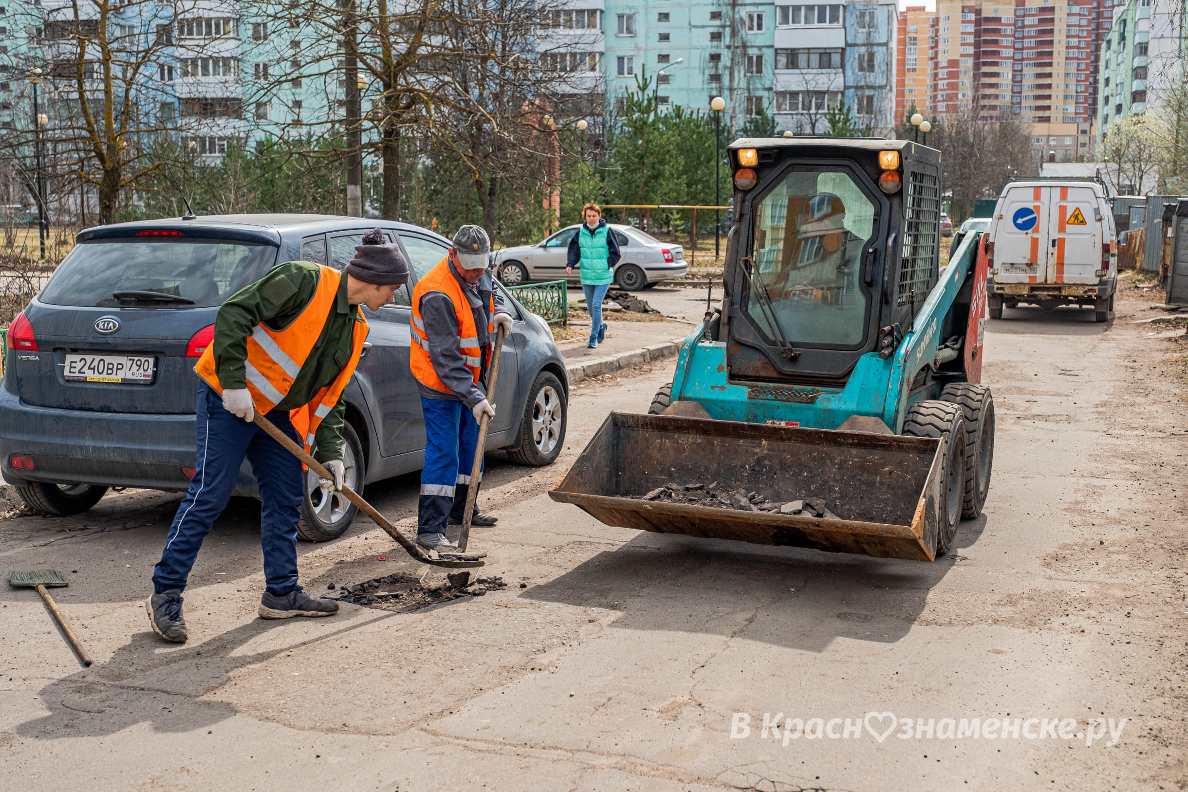 На границе с Сидоровкой, рядом с Краснознамённой 20 и Победо
