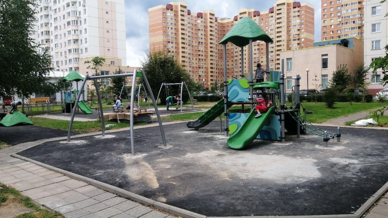 Благоустройство дворовых территорий на ул. Связистов  По адр