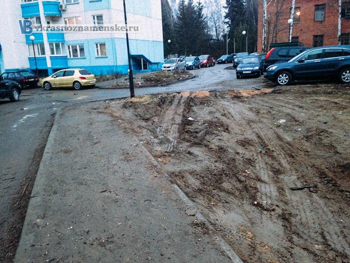 Сегодня мкр. Связистов навестила Заместитель Начальника ТО №28 ГАТН Московской области Е.И. Сергеева. 
Совместно с ней провели инспектирование территории.

Так уж повелось, что доверия к управляющей компании Славянка нет, приходится каждый день о