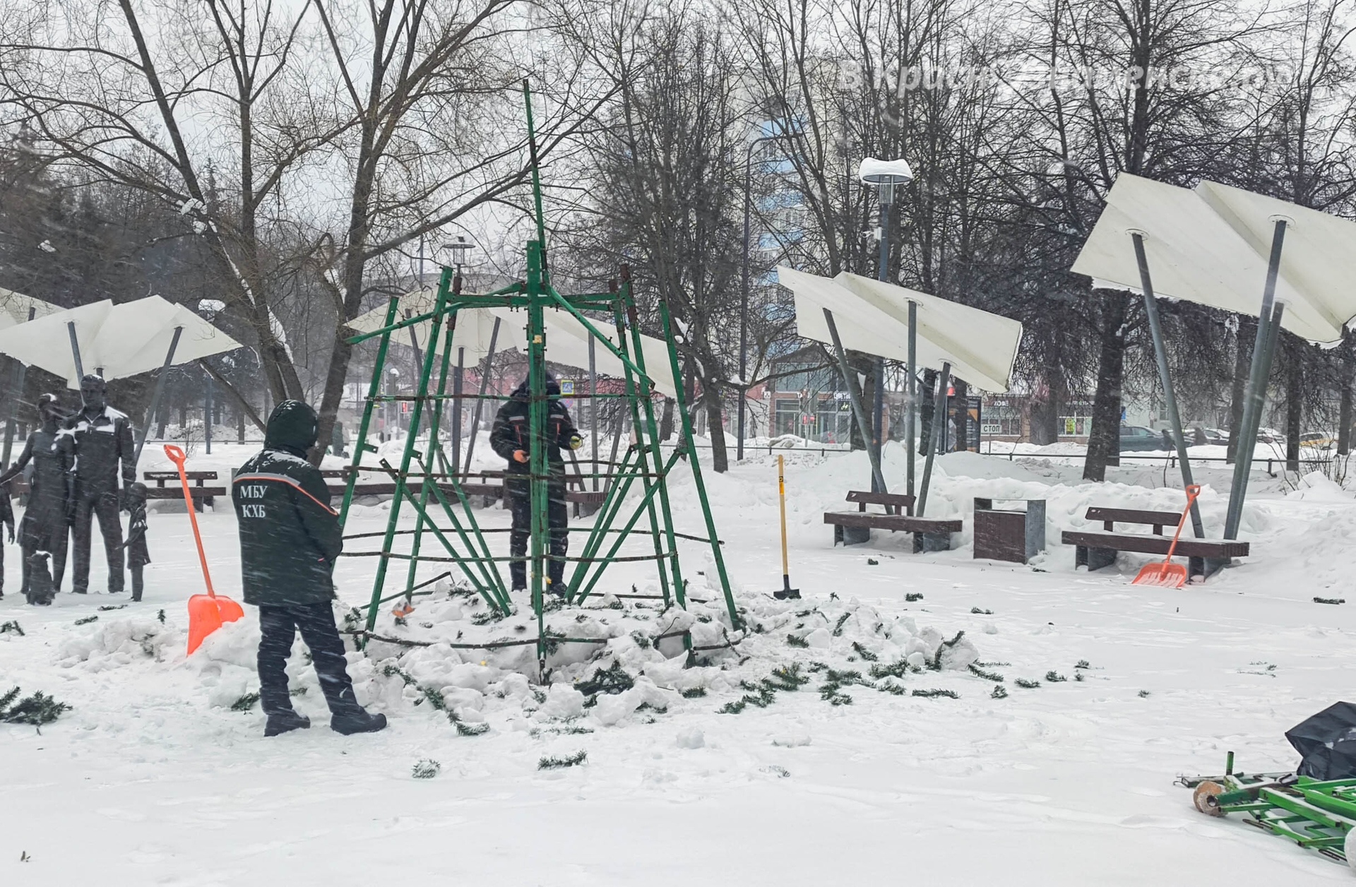Ёлочка на площади Семьи — всё ????  © в Краснознаменске.ру Мы в