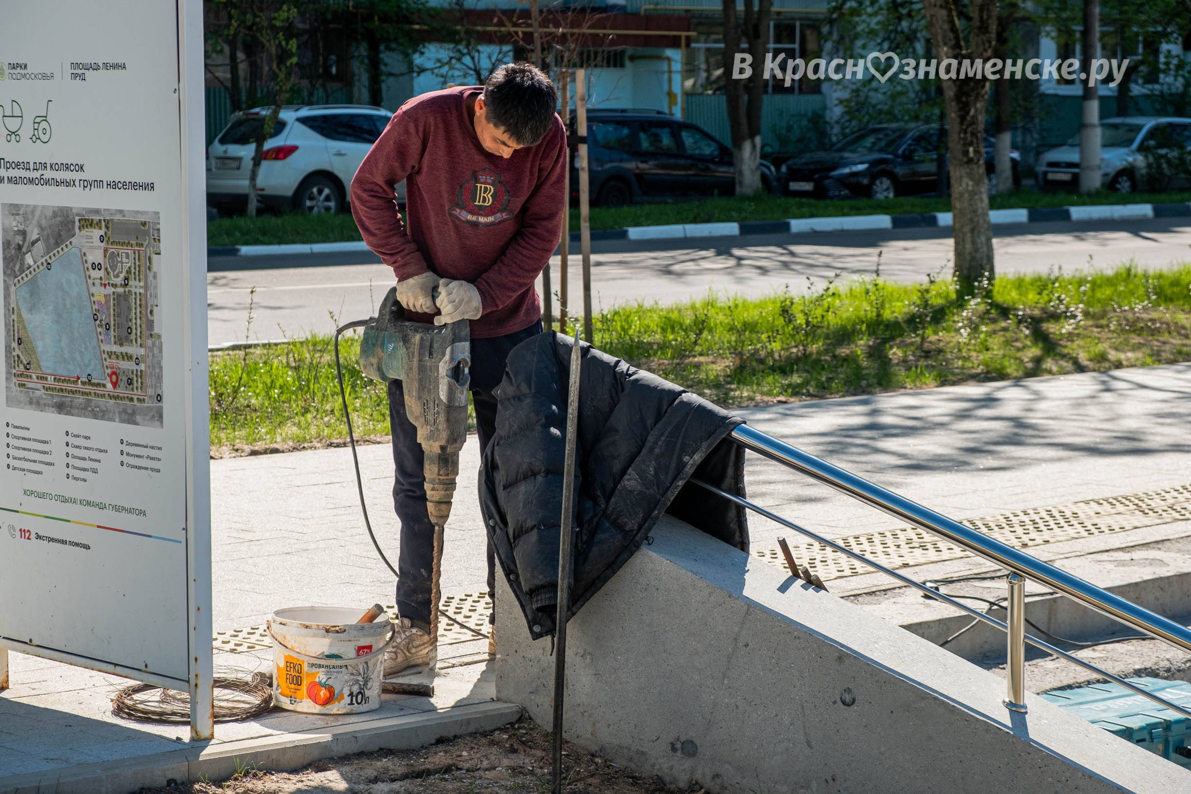 Лестницу на городском озере наконец начали приводить в поряд