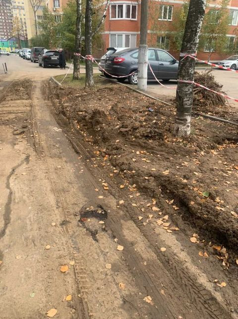 На улице Парковой 6 раскопали дорогу.