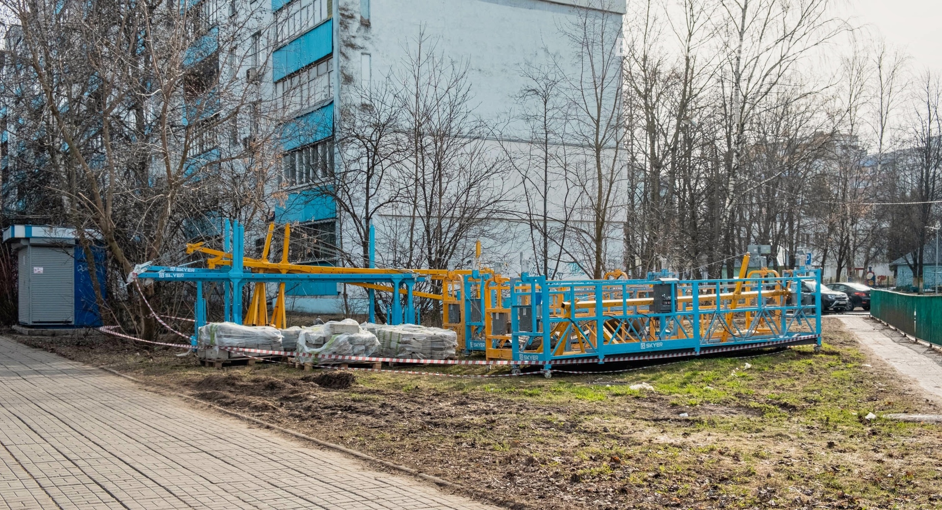 Похоже, дом по адресу Комсомольский бульвар 4, тоже ожидает