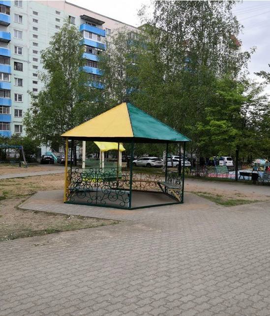 У нас в городе не так много беседок, где можно уютно посидет
