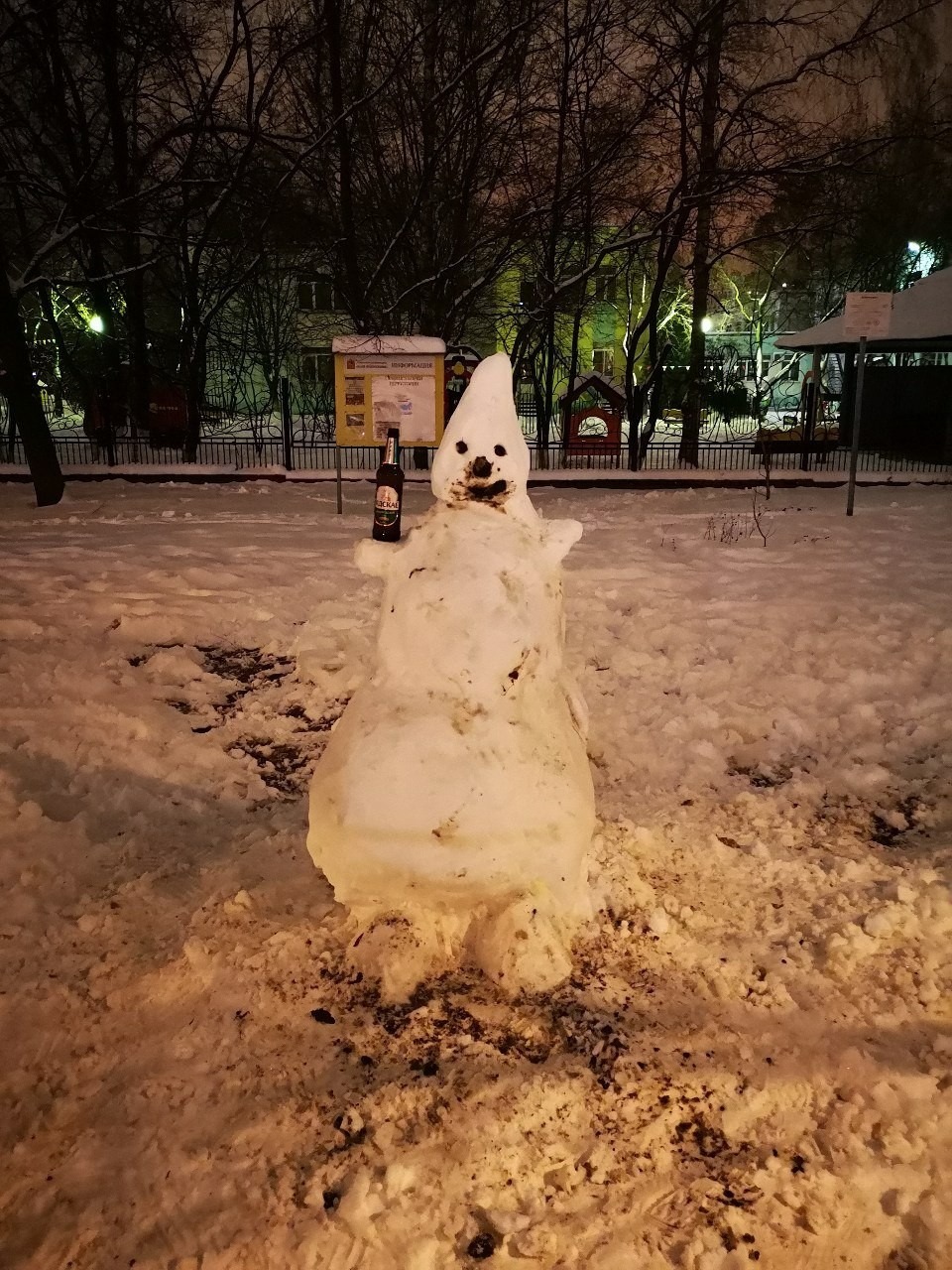 Какая зима, такой и снеговик ???? Фото Artem Gutsal