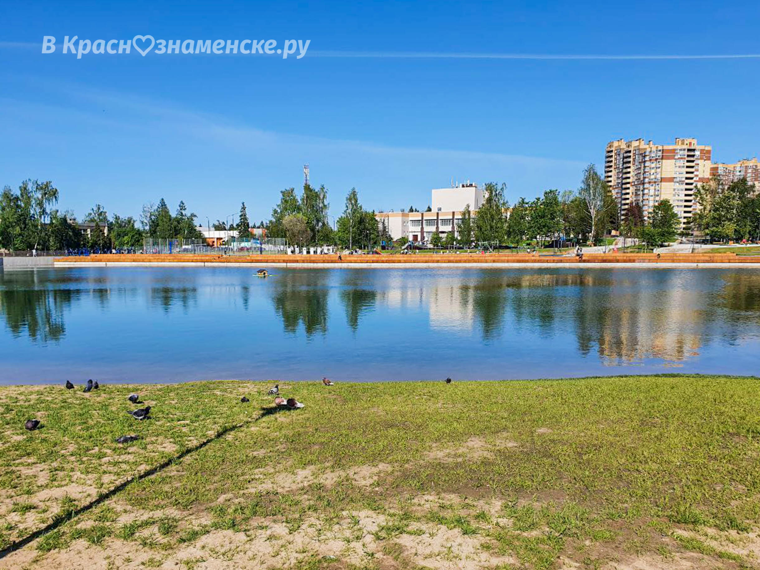 На городском озере проводятся работы по содержанию прилегающ