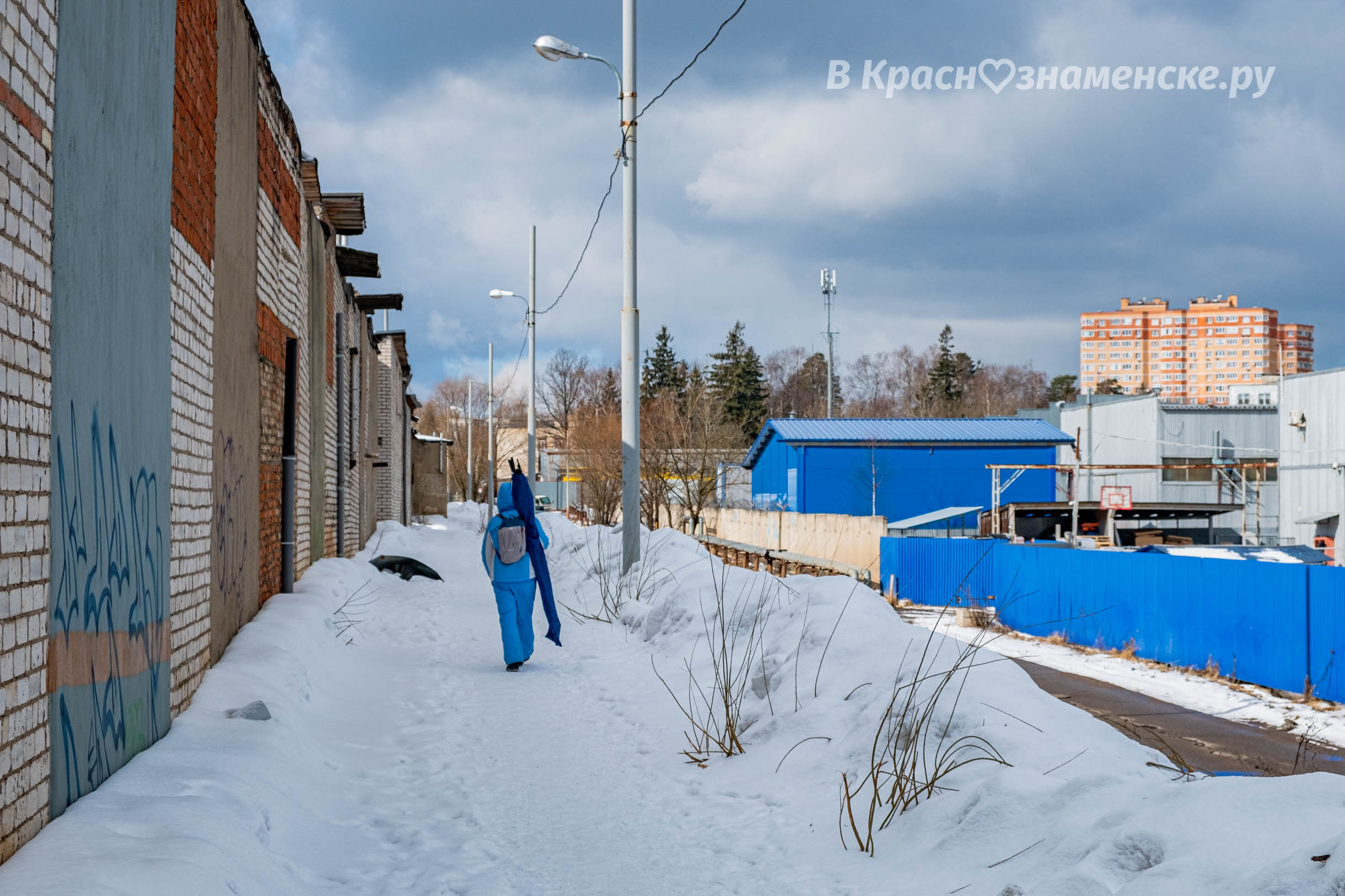 А вы знали, что к лыжной трассе нет пешеходной дорожки?  Сти