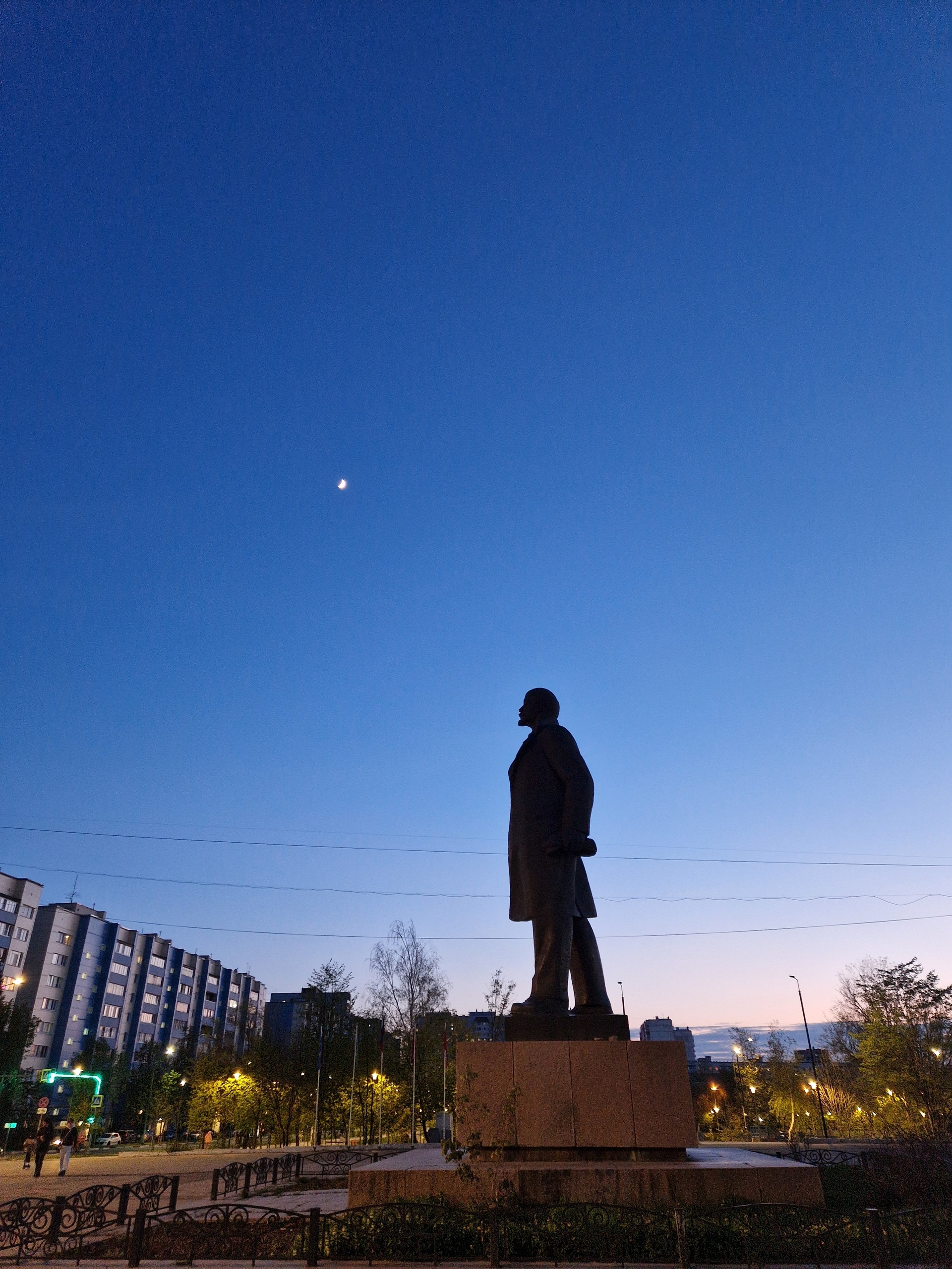 Вечереет.
