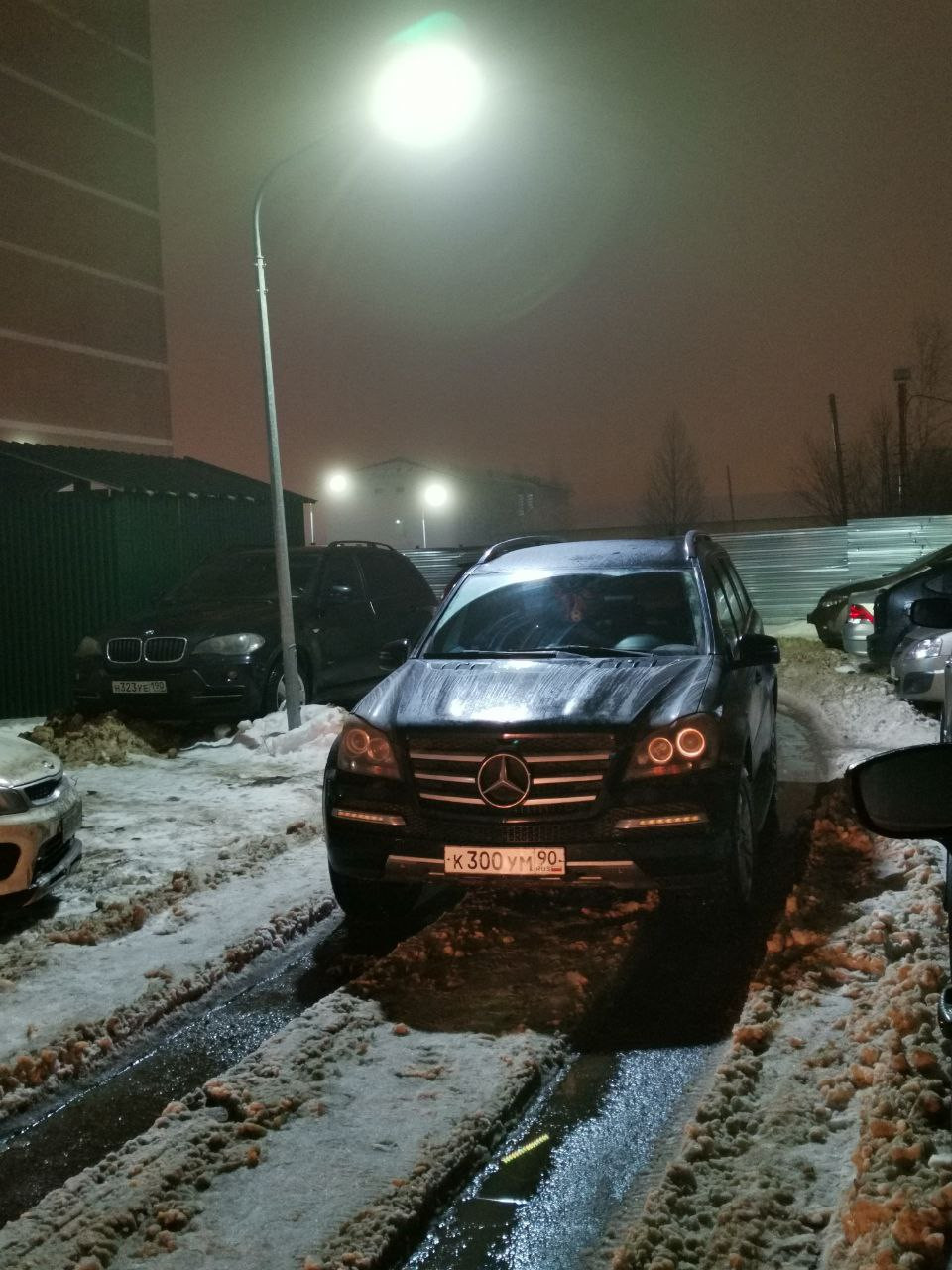 UPD На Строителях встретились два автомобиля.  Мерседесу был